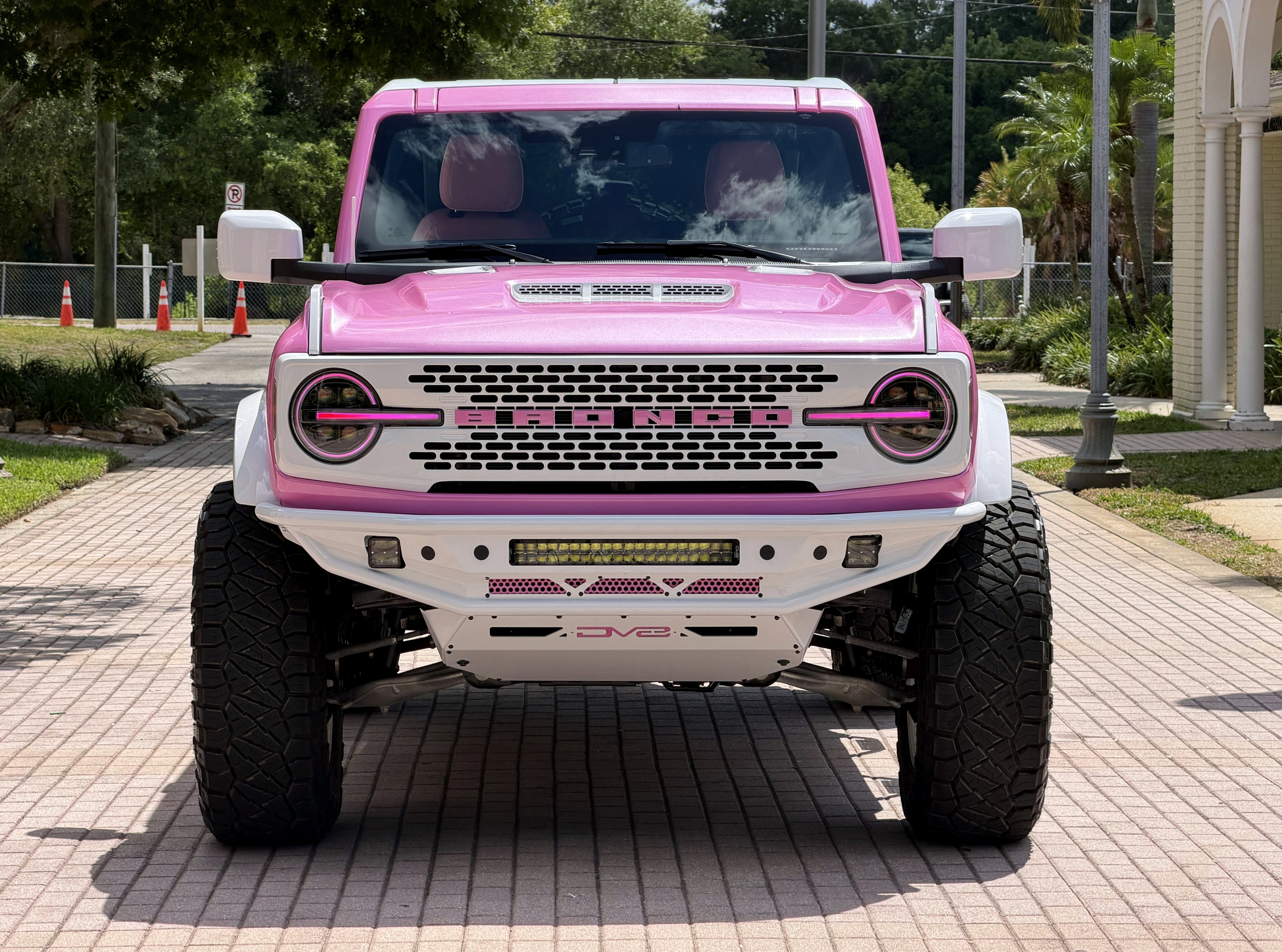 2025 Ford Bronco Custom Pearl Pink Paint Retro Outer Banks Hard Top Outer Banks
