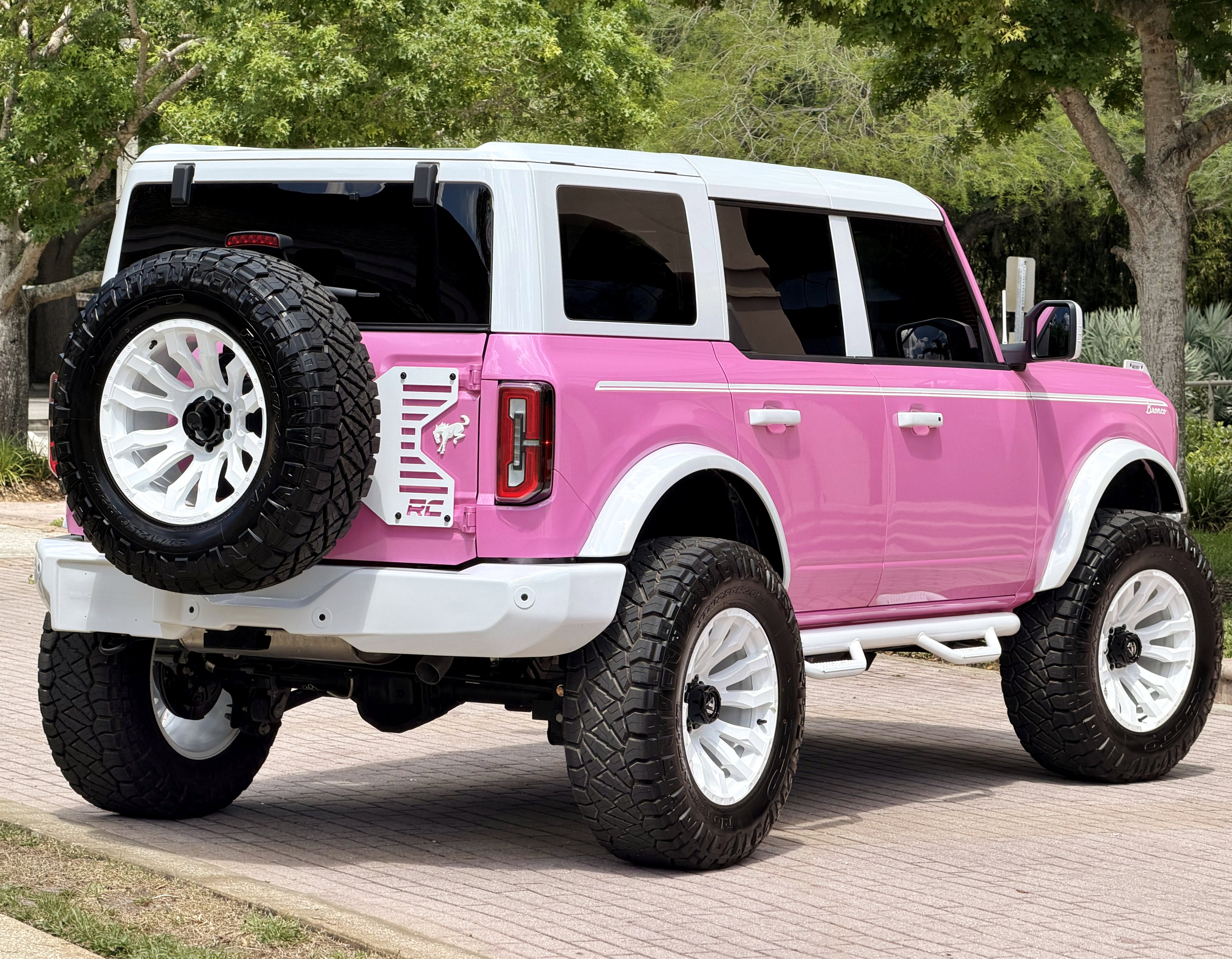 2025 Ford Bronco Custom Pearl Pink Paint Retro Outer Banks Hard Top Outer Banks