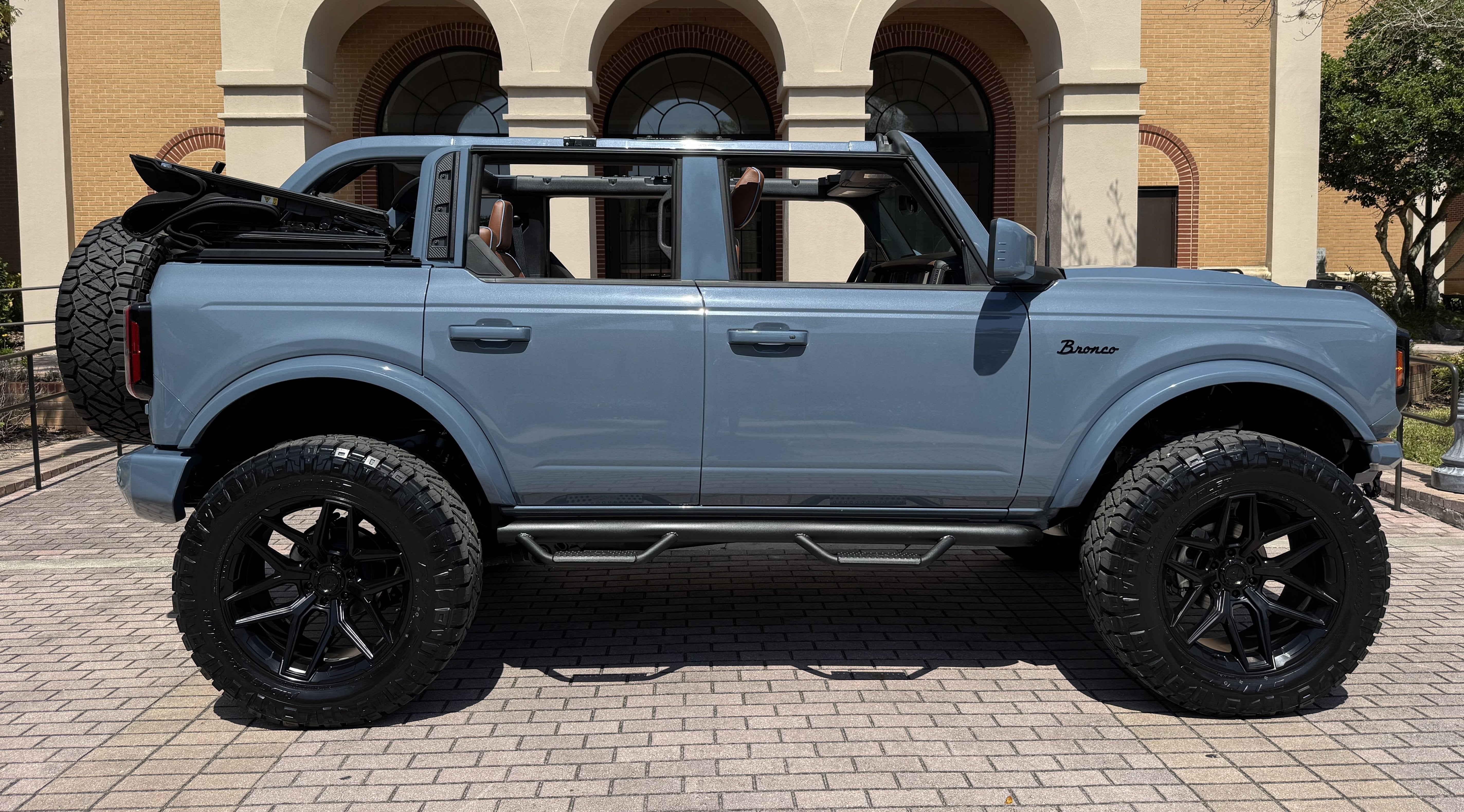 2024 Ford Bronco Outer Banks Custom Lifted