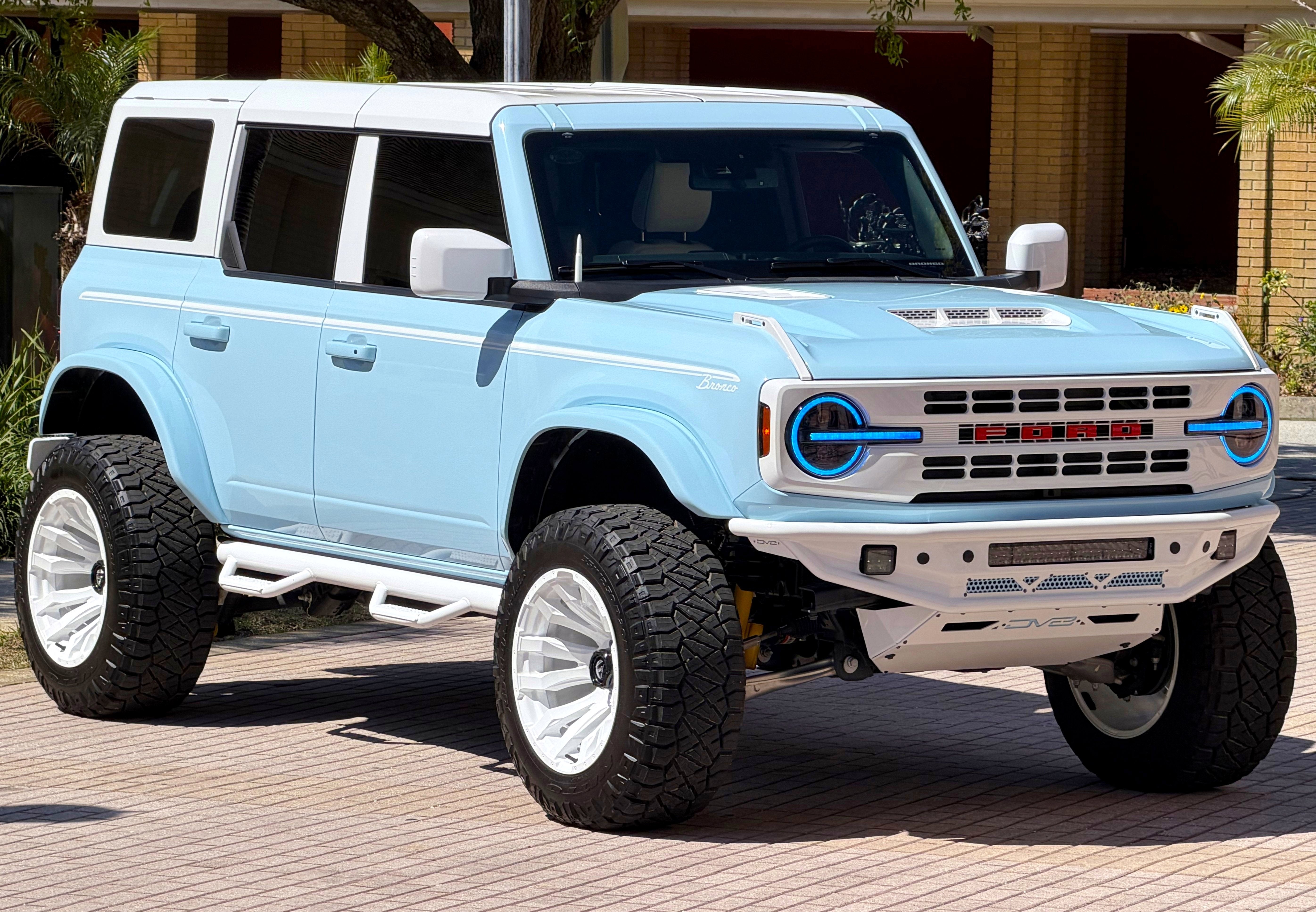 2025 Ford Bronco v6 Heritage Edition Robin's Egg Blue Hard Top Custom Lifted