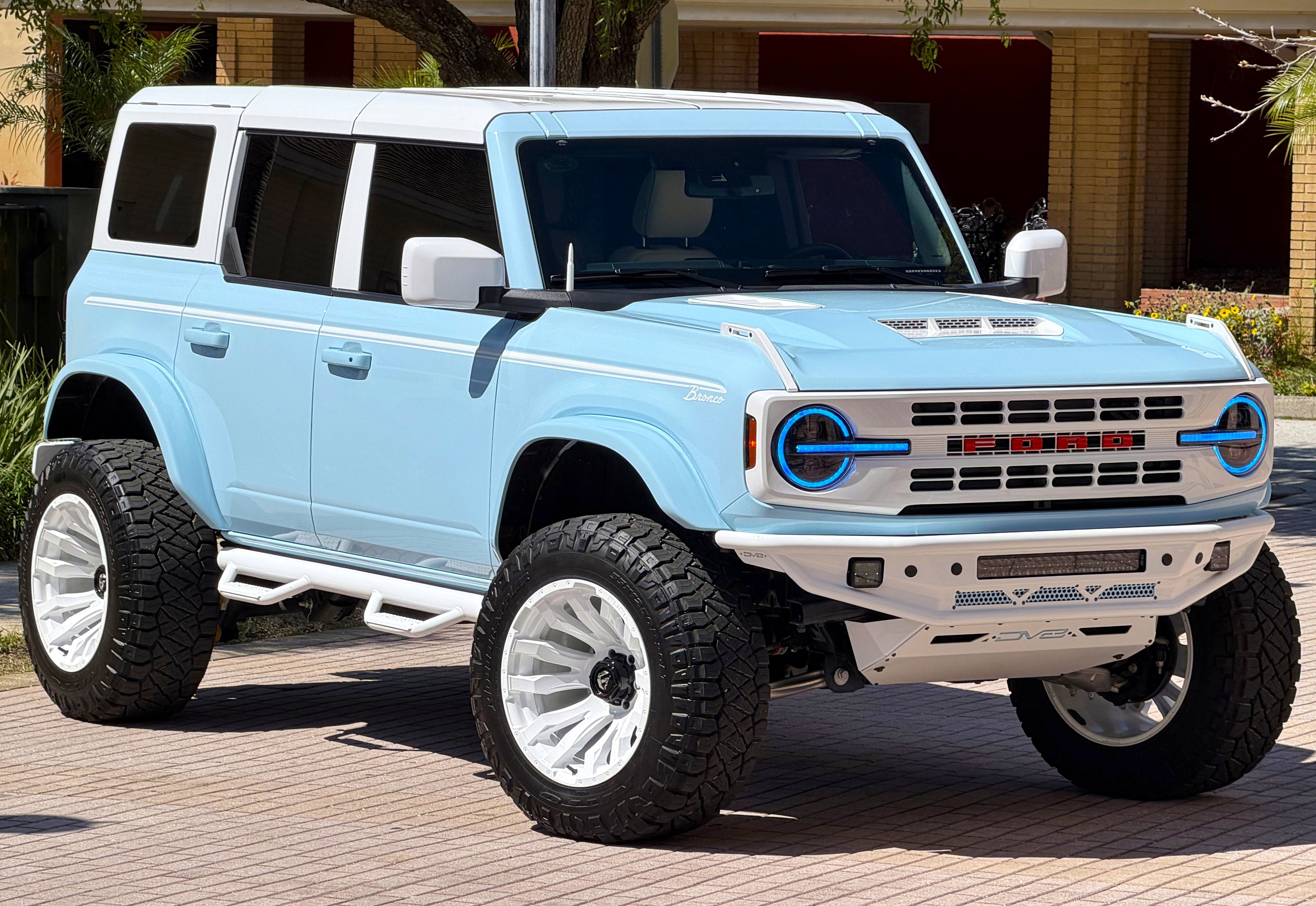 2025 Ford Bronco v6 Heritage Edition Robin's Egg Blue Hard Top Custom Lifted