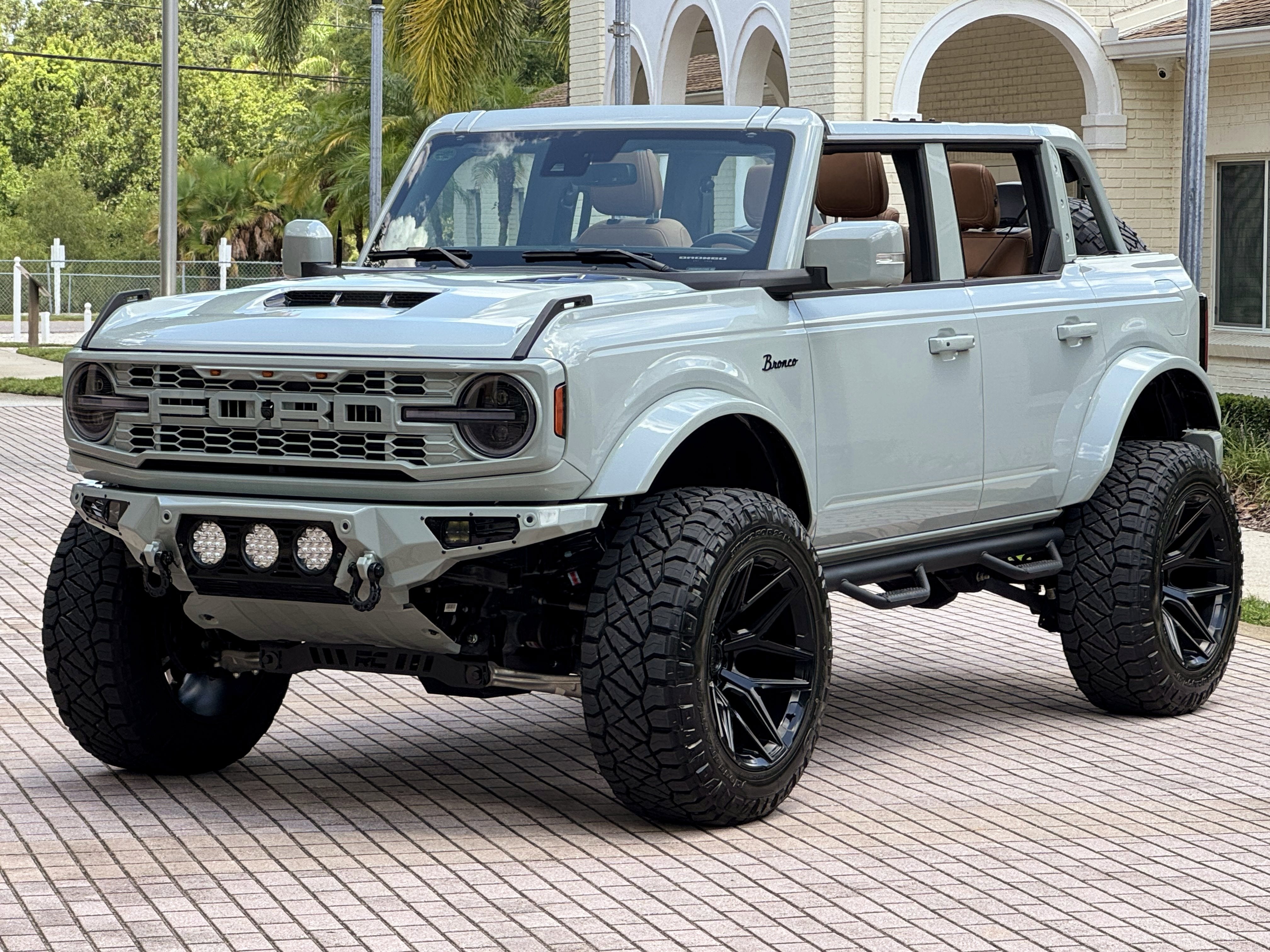 2024 Ford Bronco Outer Banks V6 Luxury Package Hard Top Custom Lifted
