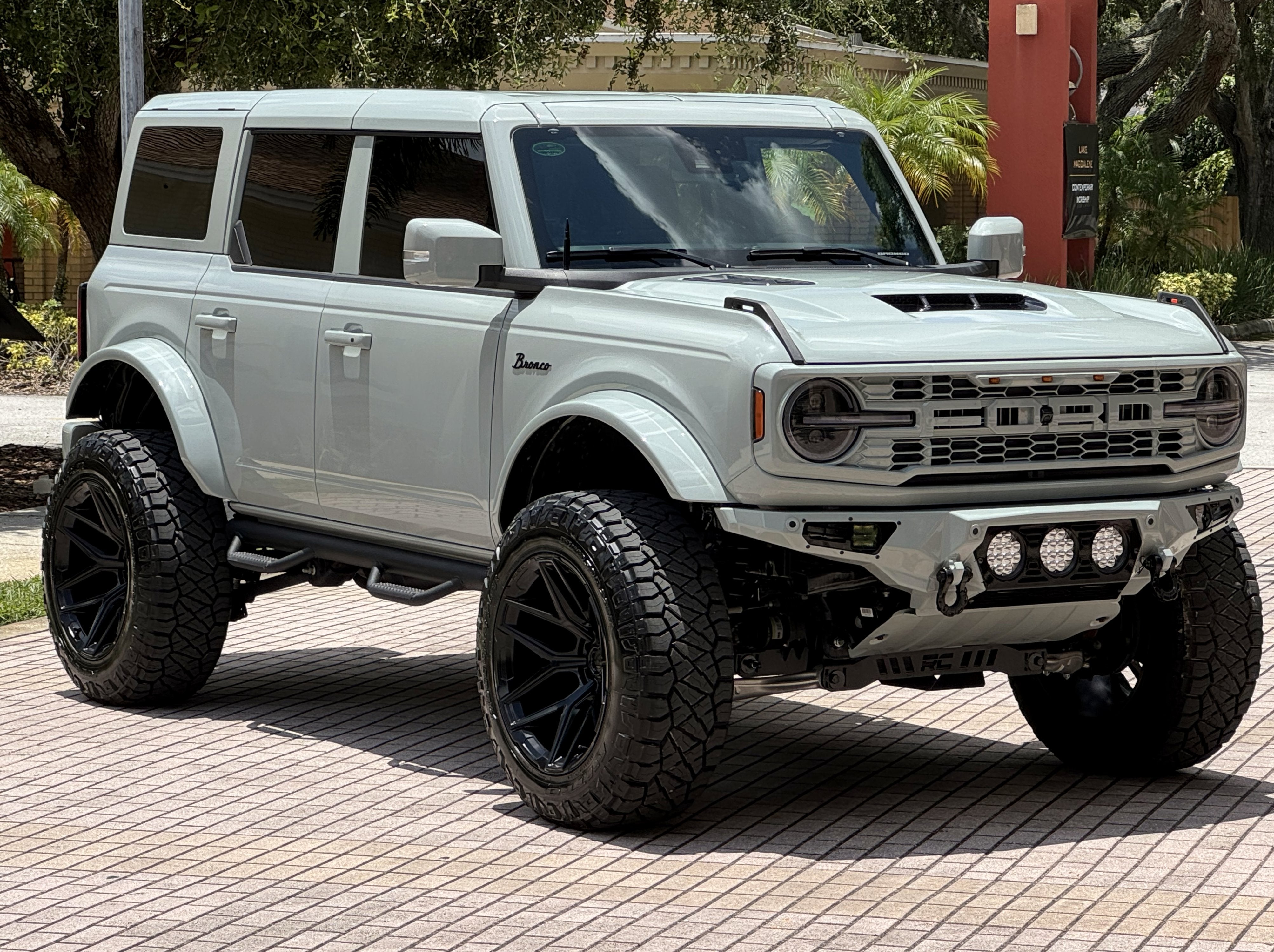 2024 Ford Bronco Outer Banks V6 Luxury Package Hard Top Custom Lifted
