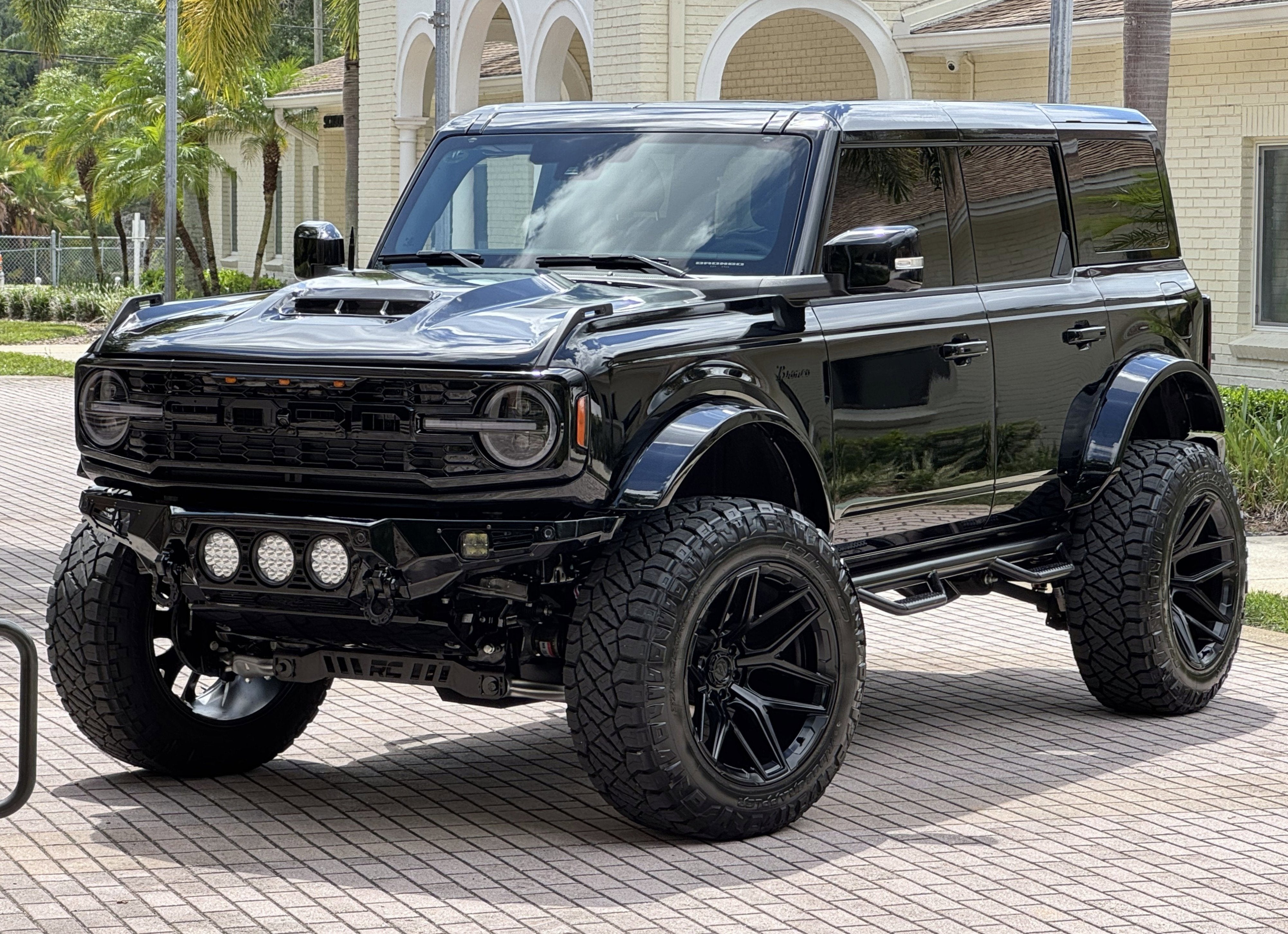 2025 Ford Bronco V6 Outer Banks Luxury Package Custom Lifted