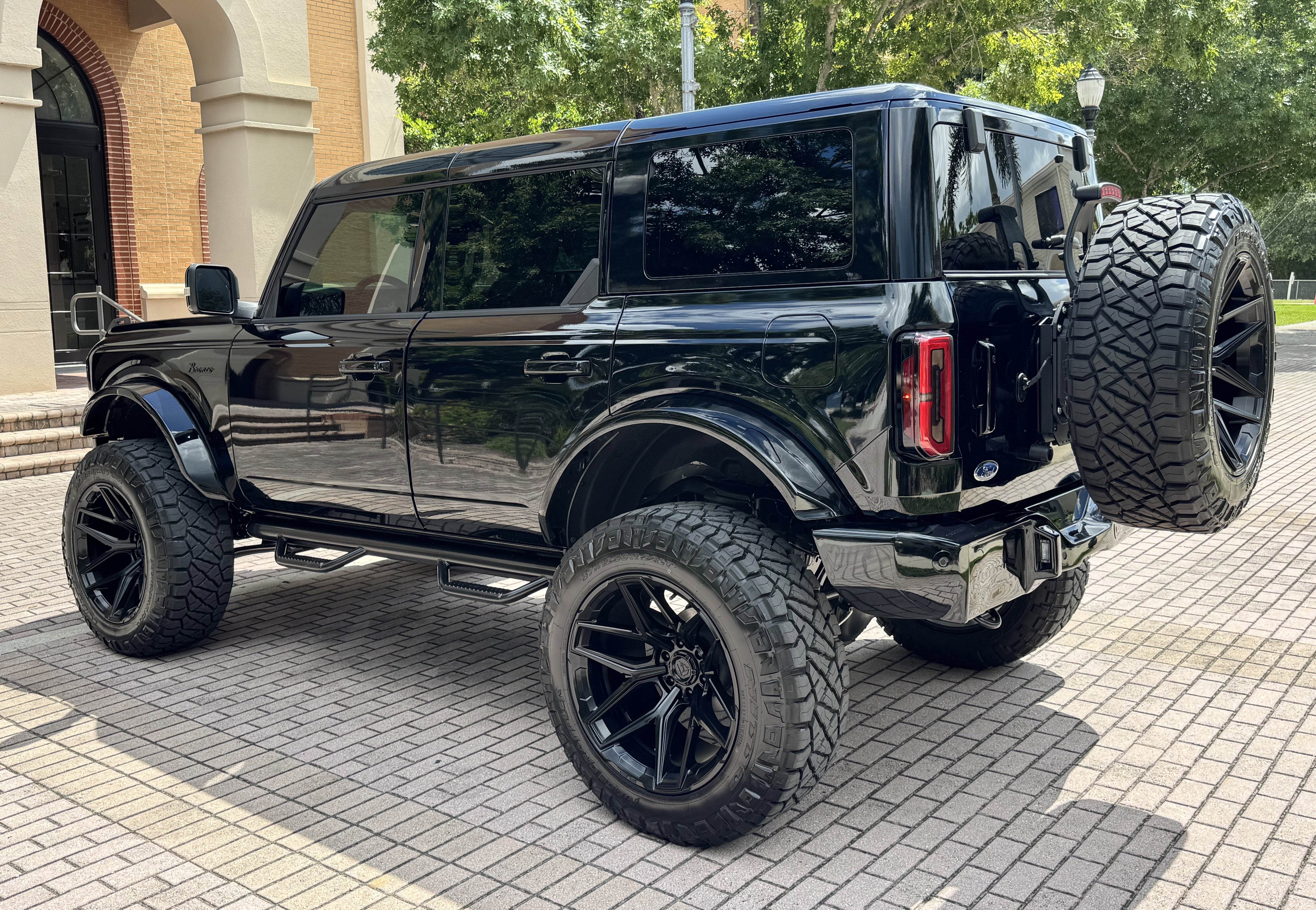 2025 Ford Bronco V6 Outer Banks Luxury Package Custom Lifted