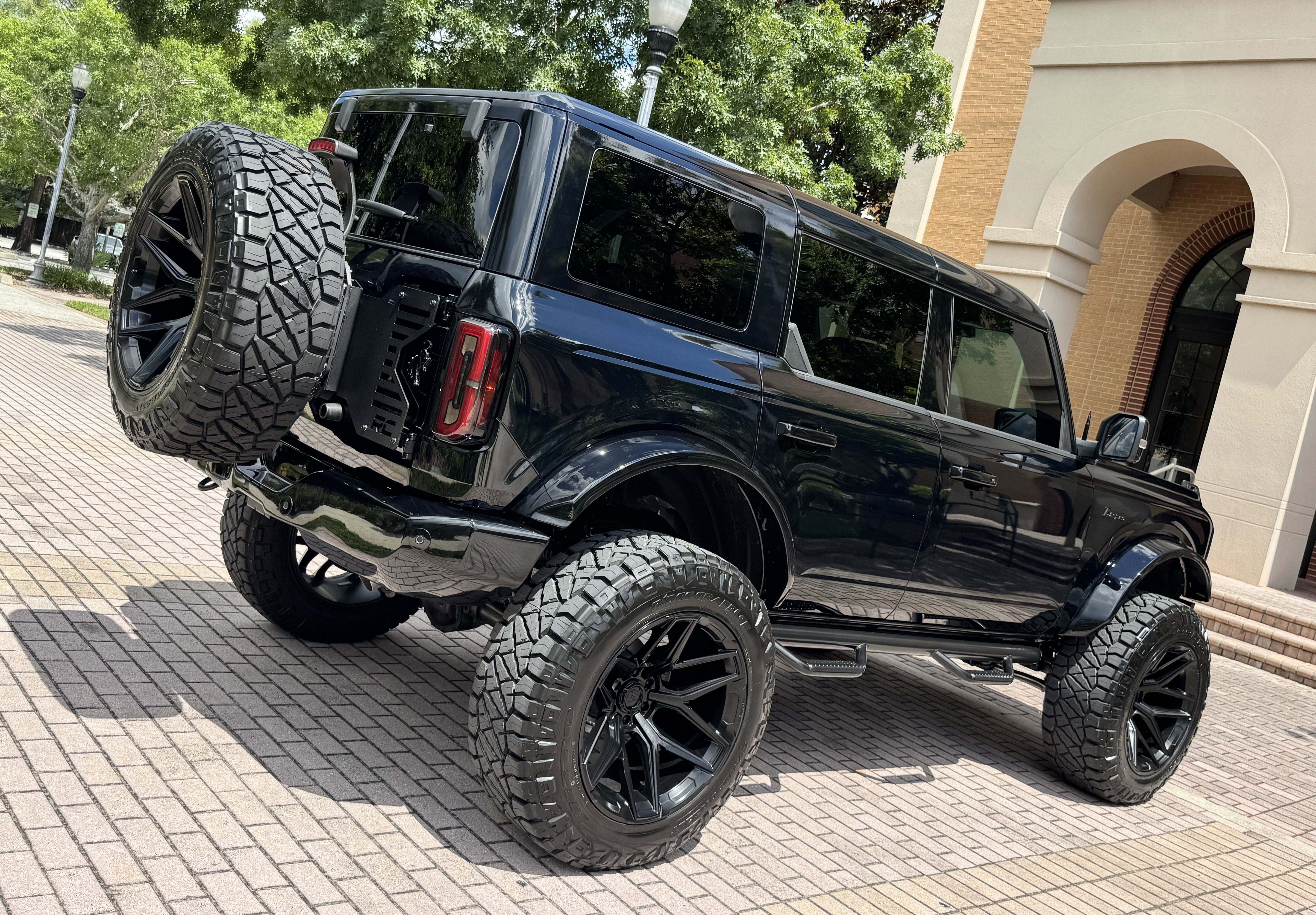 2025 Ford Bronco V6 Outer Banks Luxury Package Custom Lifted