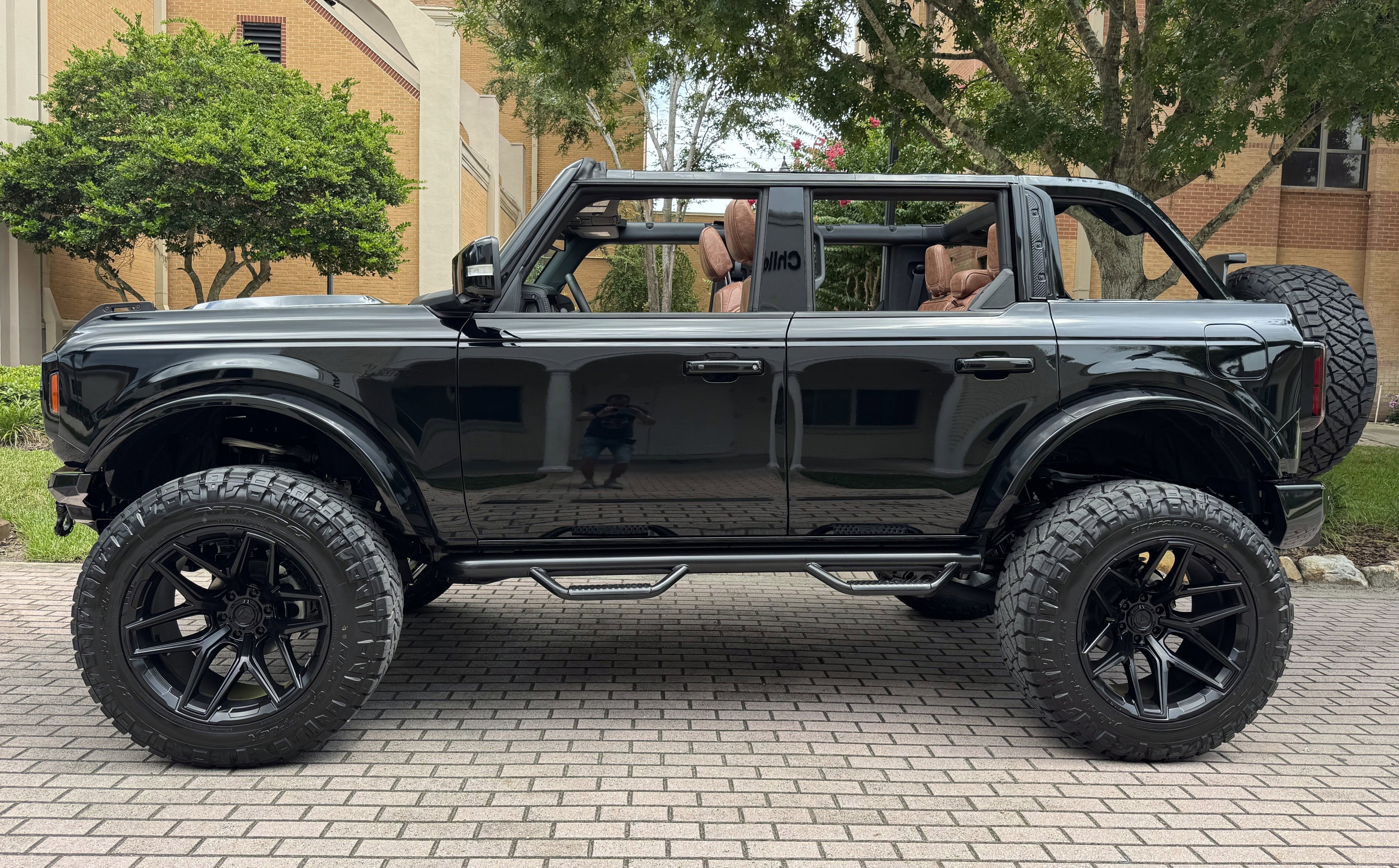 2025 Ford Bronco V6 Outer Banks Luxury Package Custom Lifted