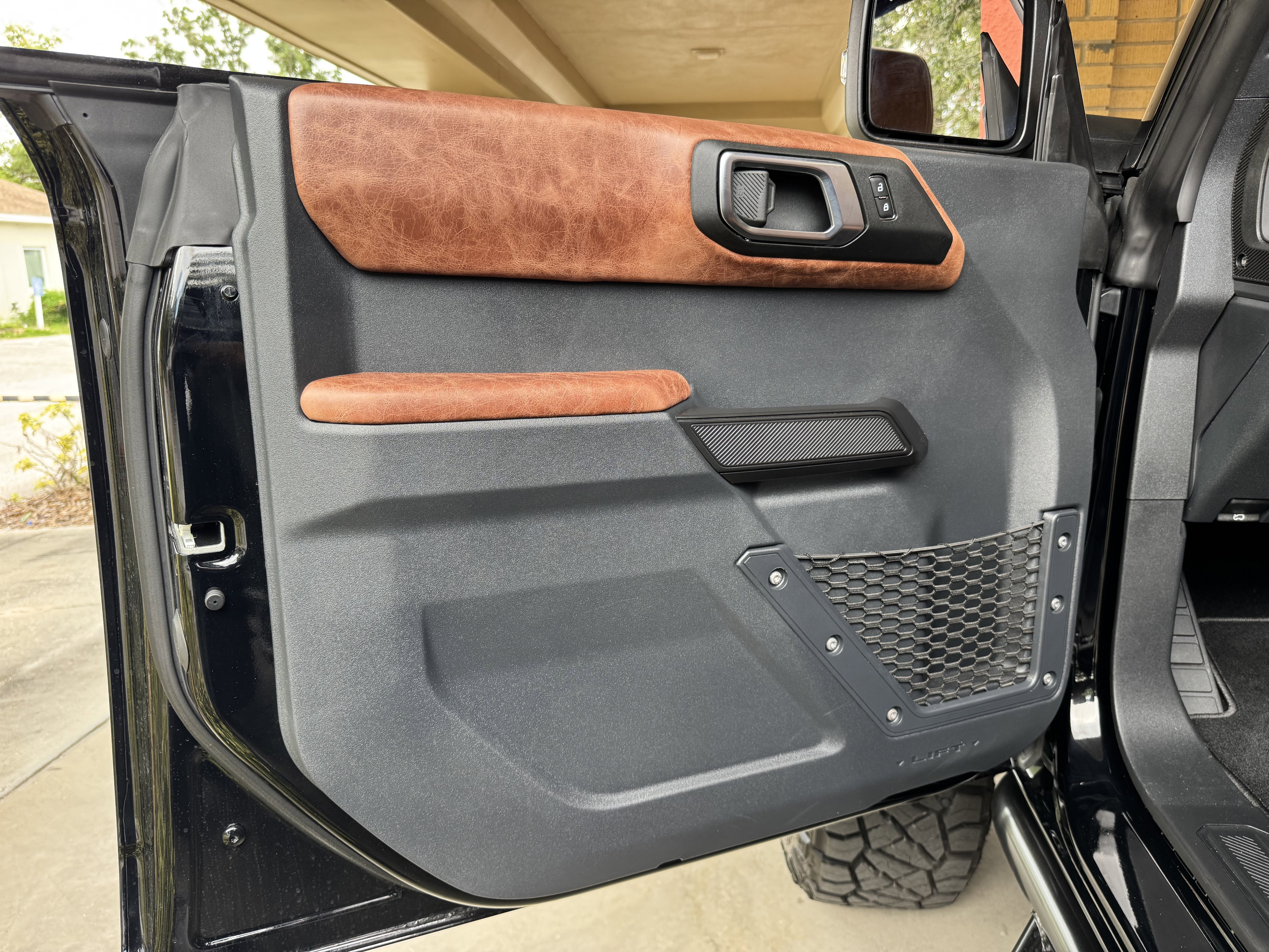 2025 Ford Bronco V6 Outer Banks Luxury Package Custom Lifted