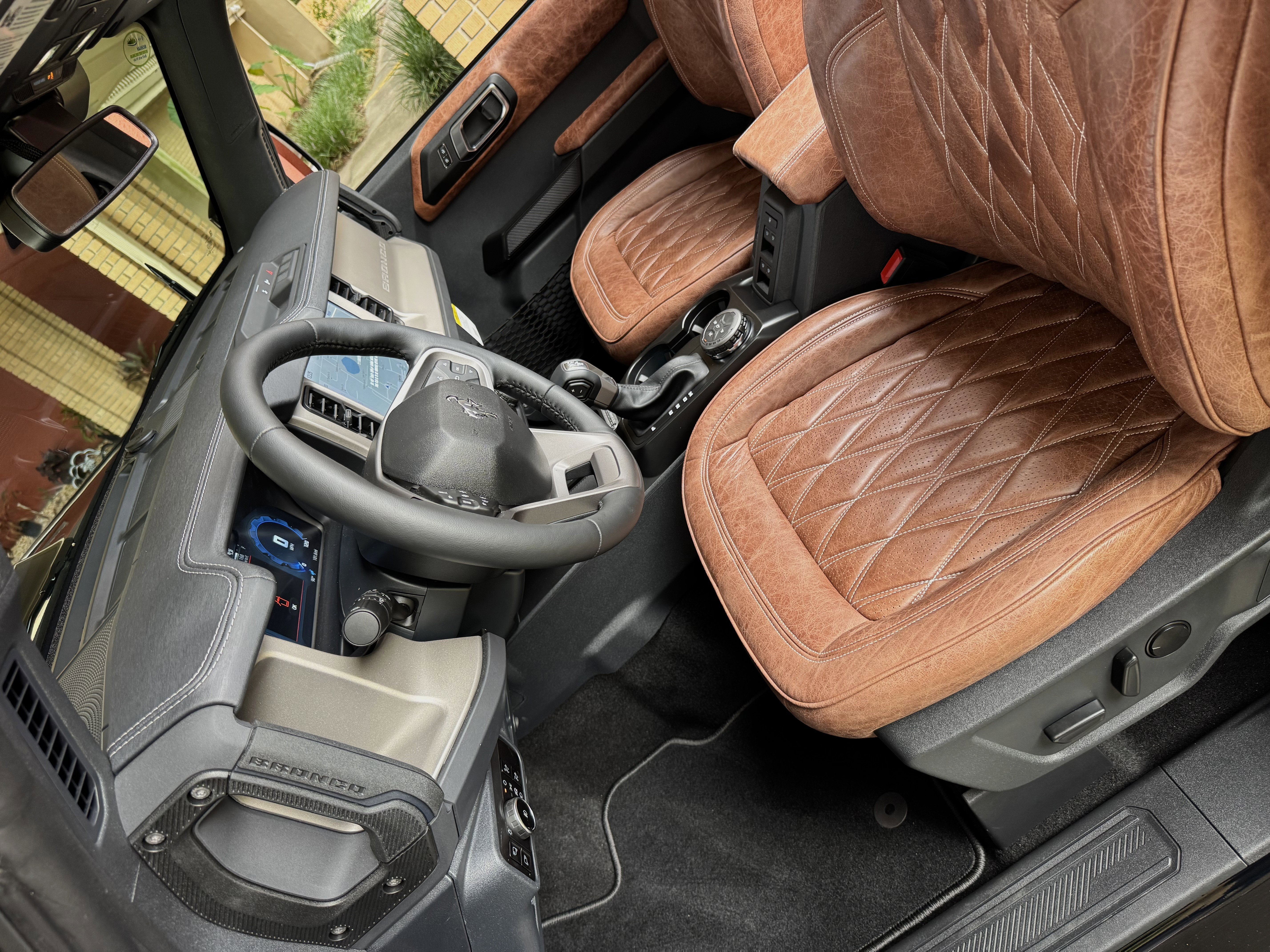 2025 Ford Bronco V6 Outer Banks Luxury Package Custom Lifted