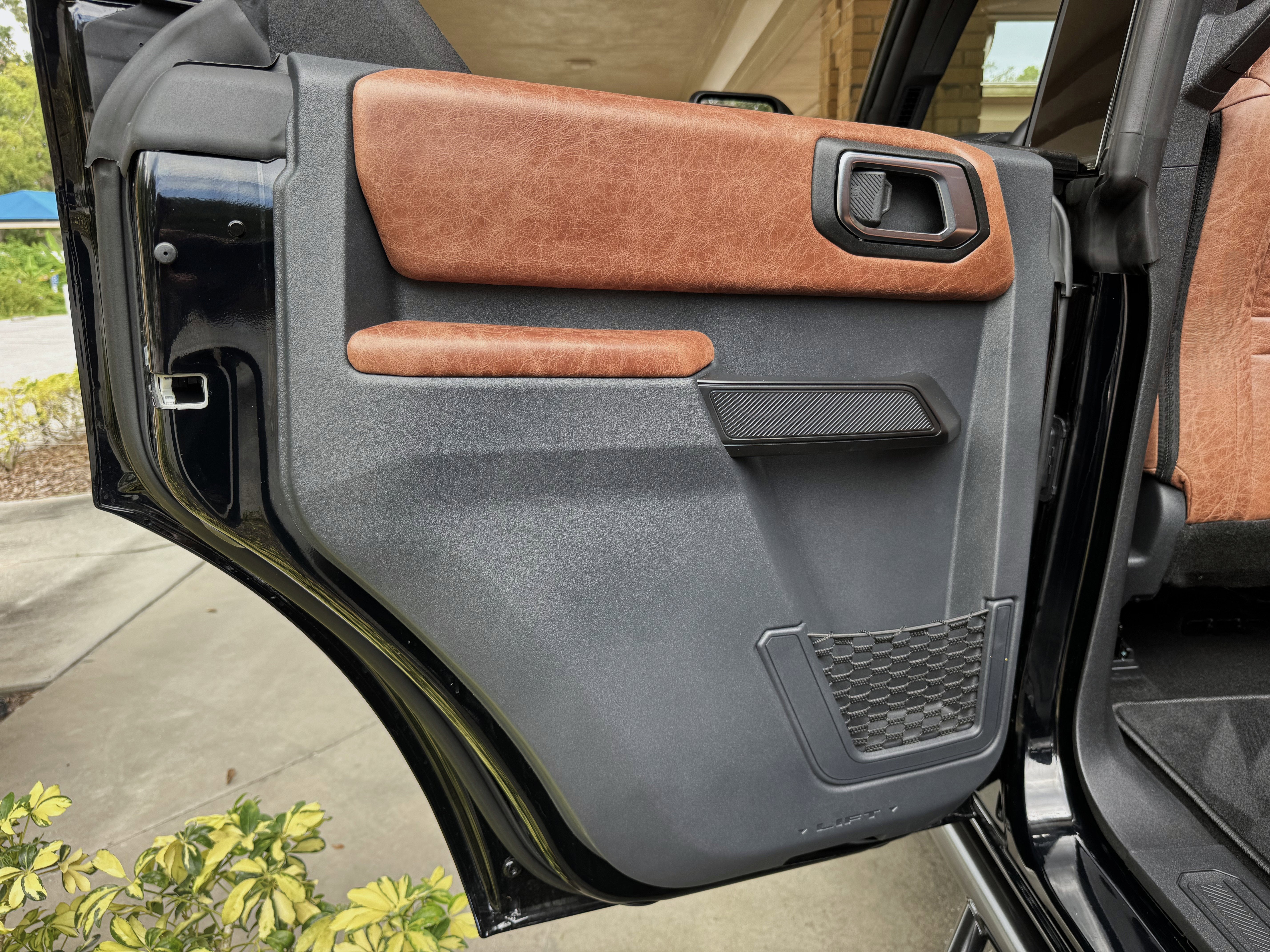 2025 Ford Bronco V6 Outer Banks Luxury Package Custom Lifted