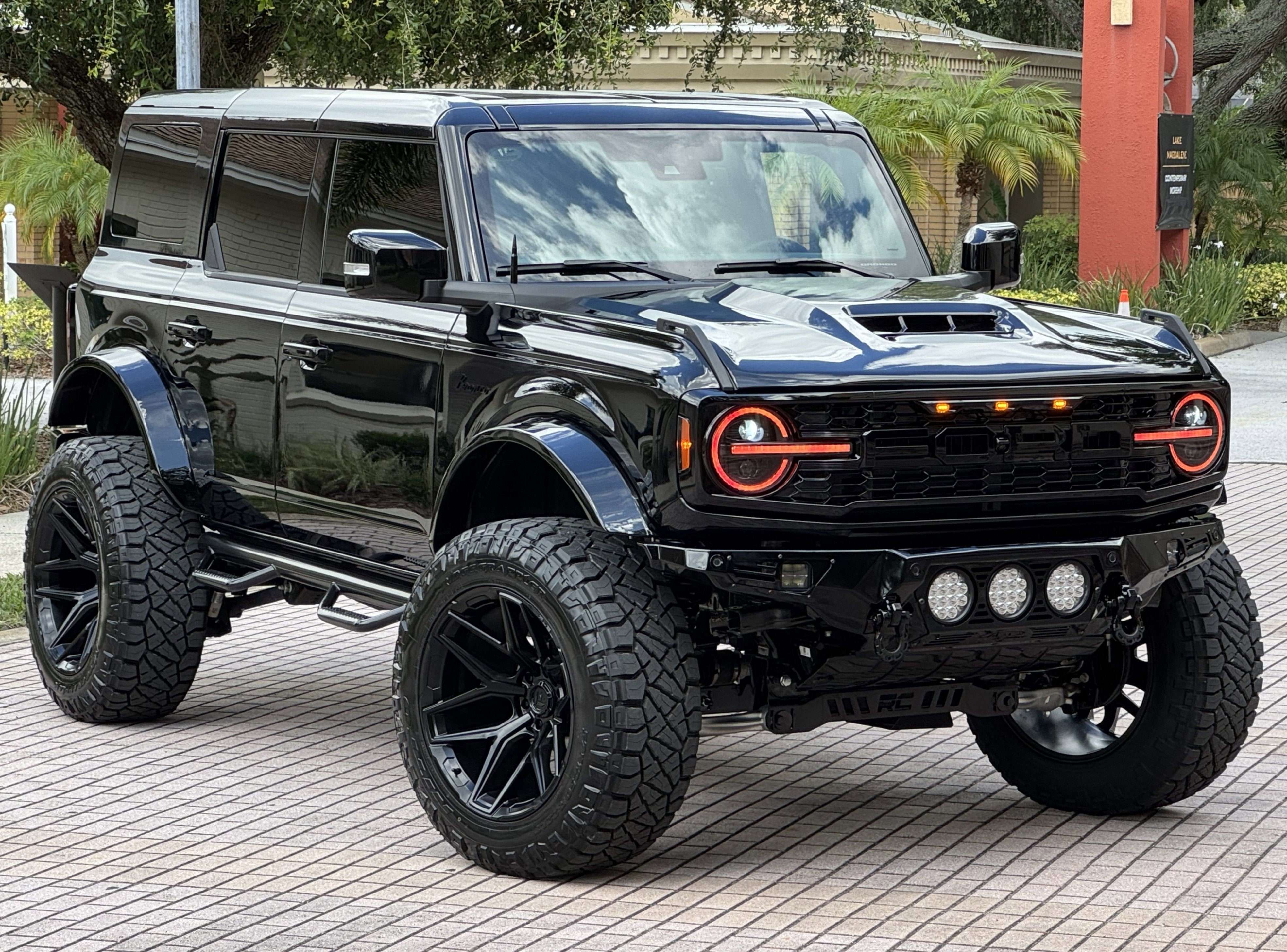 2025 Ford Bronco V6 Outer Banks Luxury Package Custom Lifted