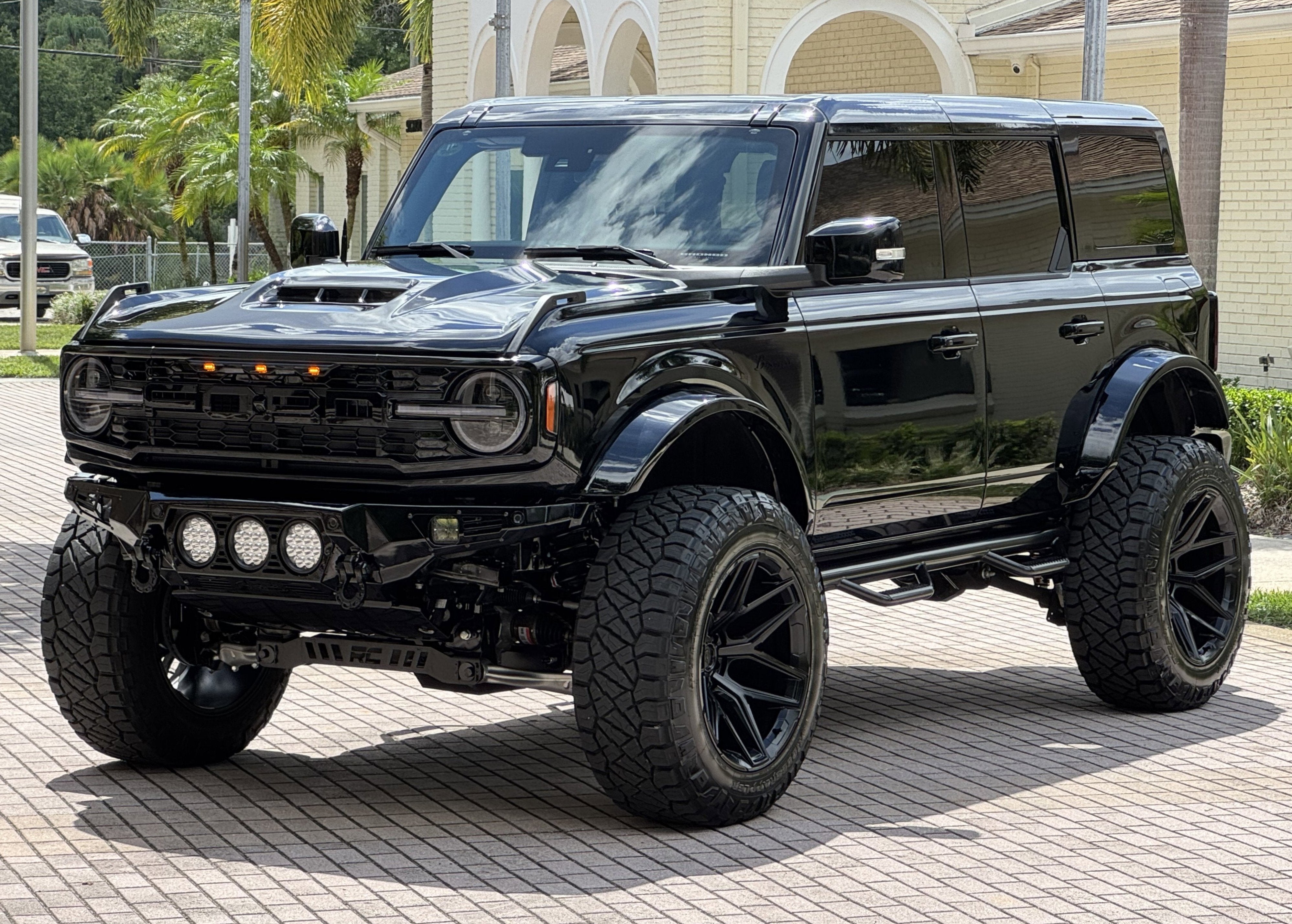 2025 Ford Bronco V6 Outer Banks Luxury Package Custom Lifted