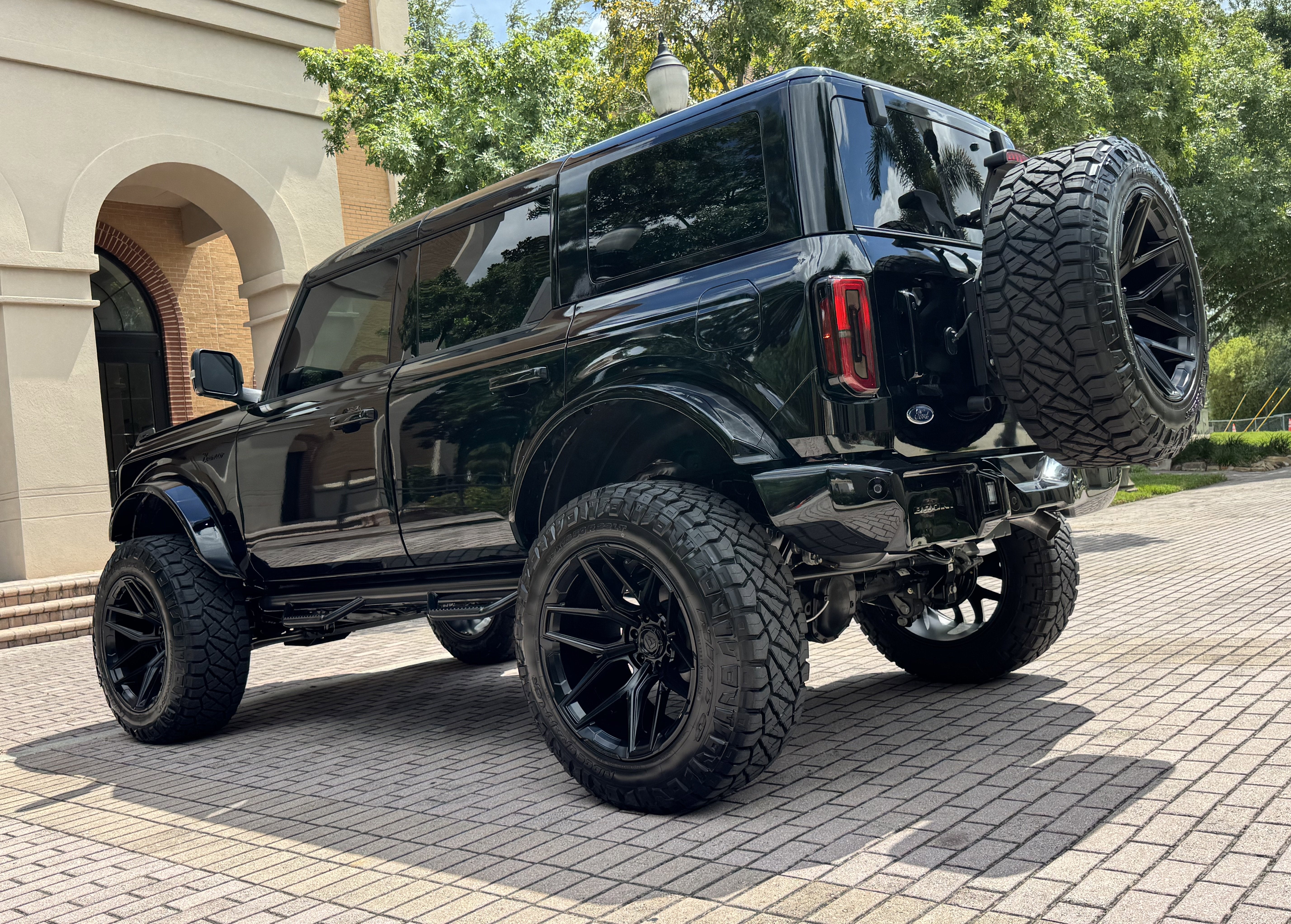 2025 Ford Bronco V6 Outer Banks Luxury Package Custom Lifted