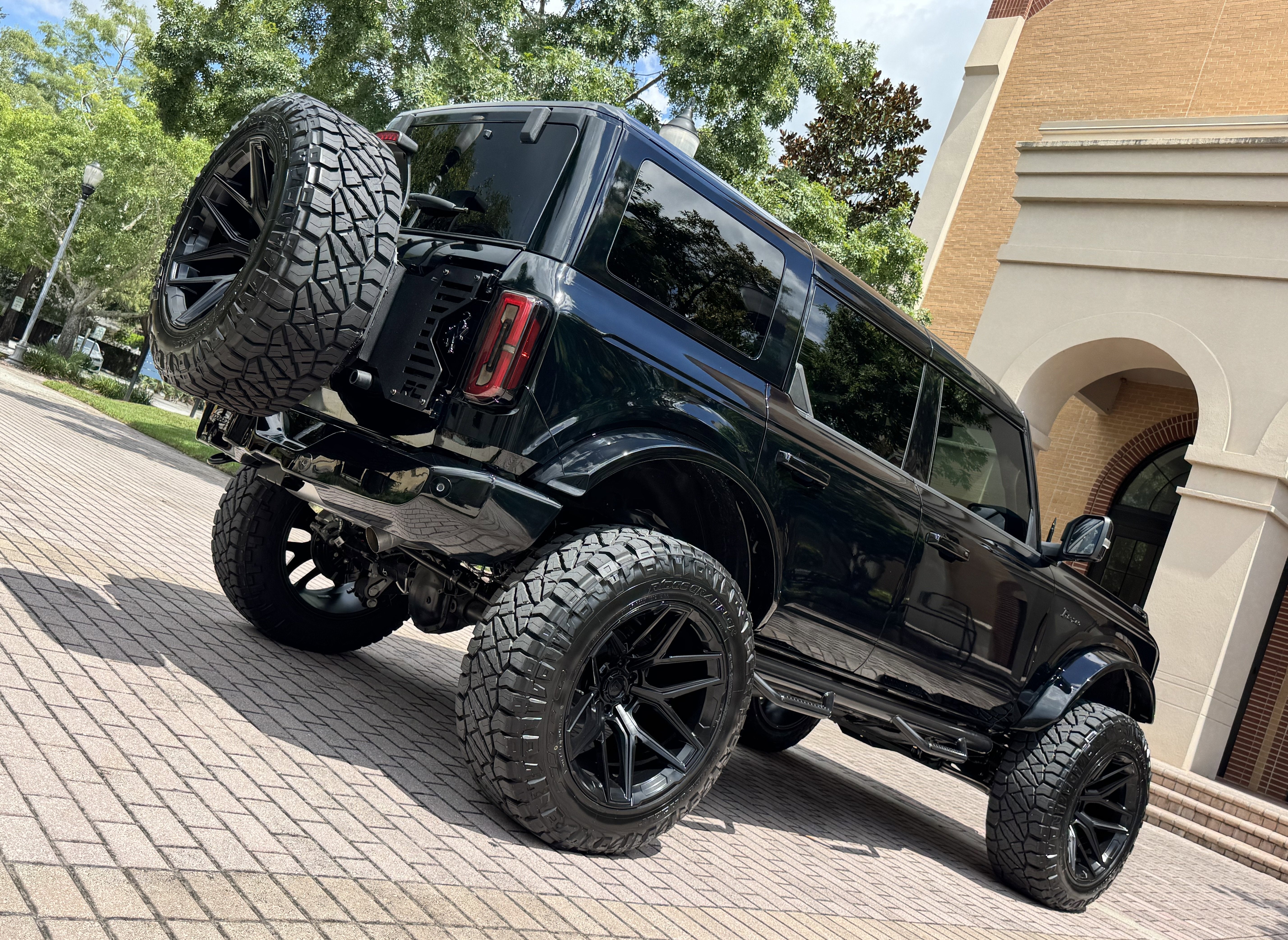 2025 Ford Bronco V6 Outer Banks Luxury Package Custom Lifted