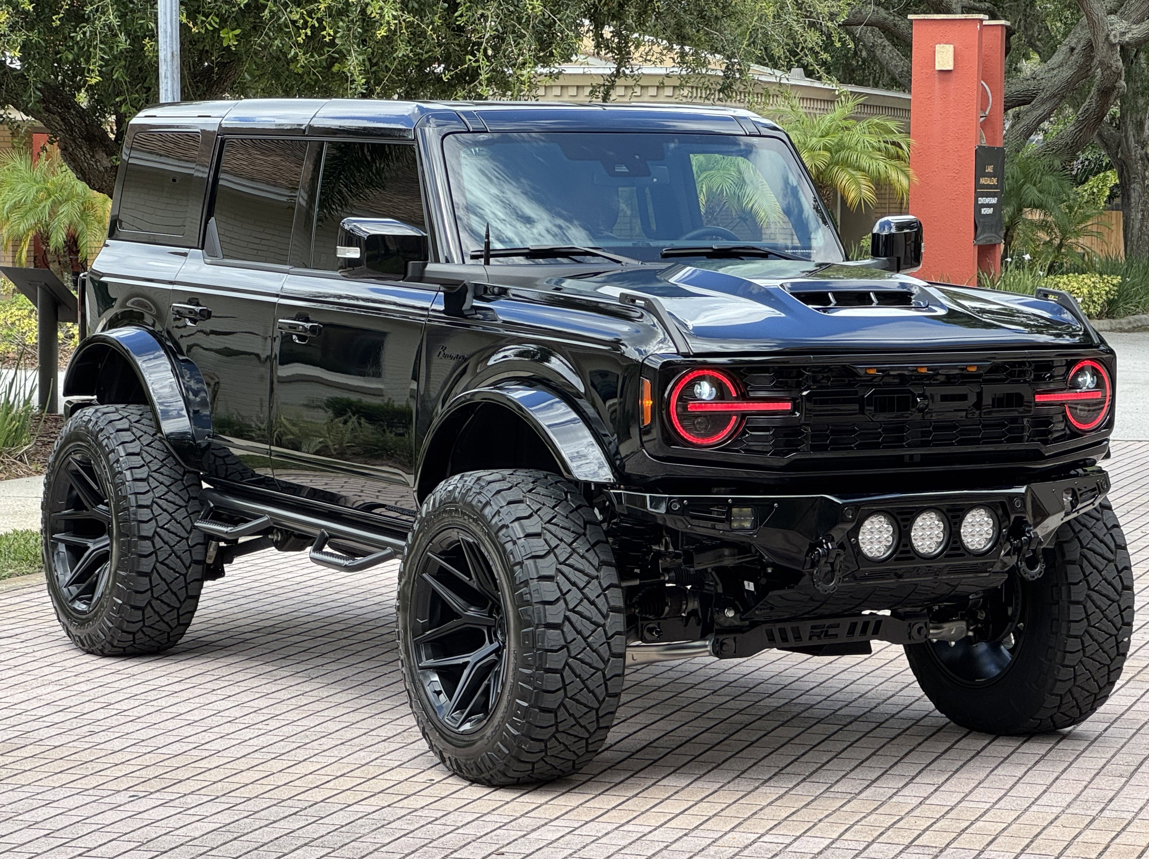 2025 Ford Bronco V6 Outer Banks Luxury Package Custom Lifted
