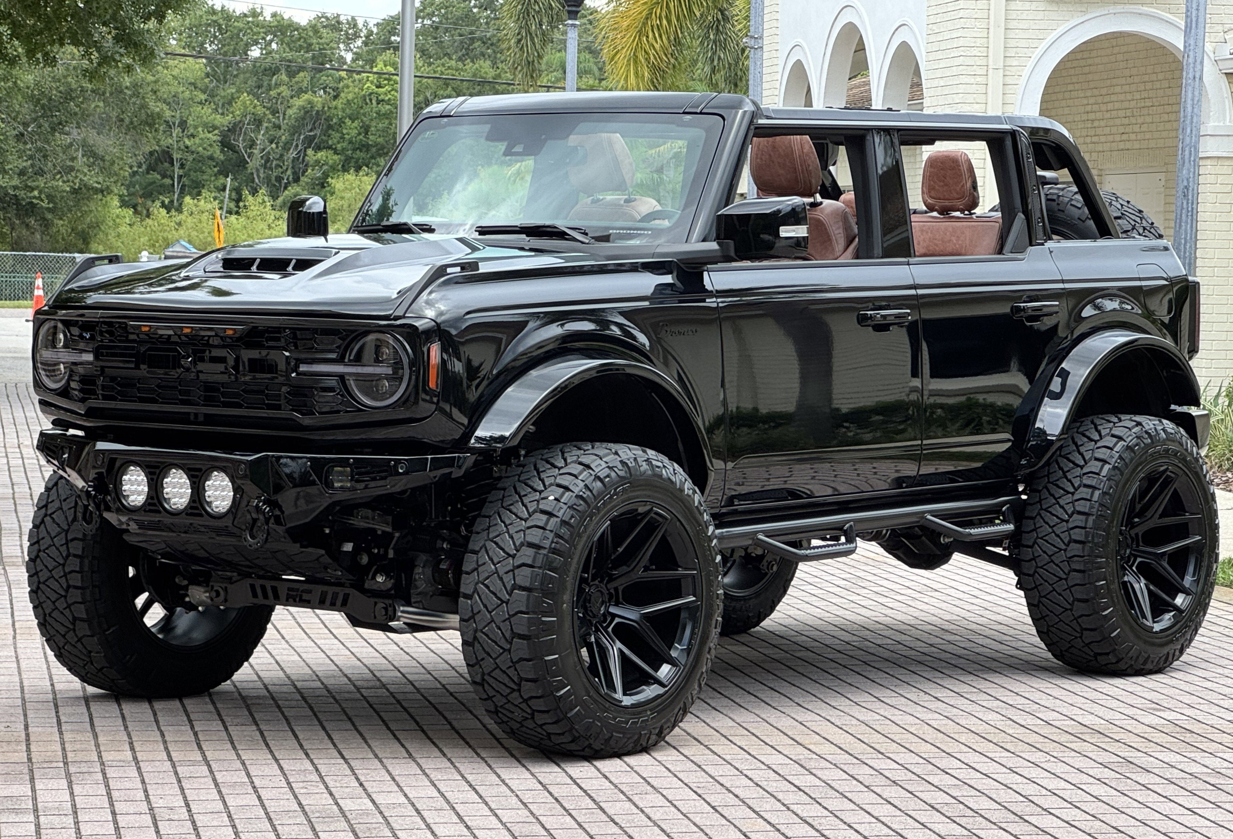 2025 Ford Bronco V6 Outer Banks Luxury Package Custom Lifted