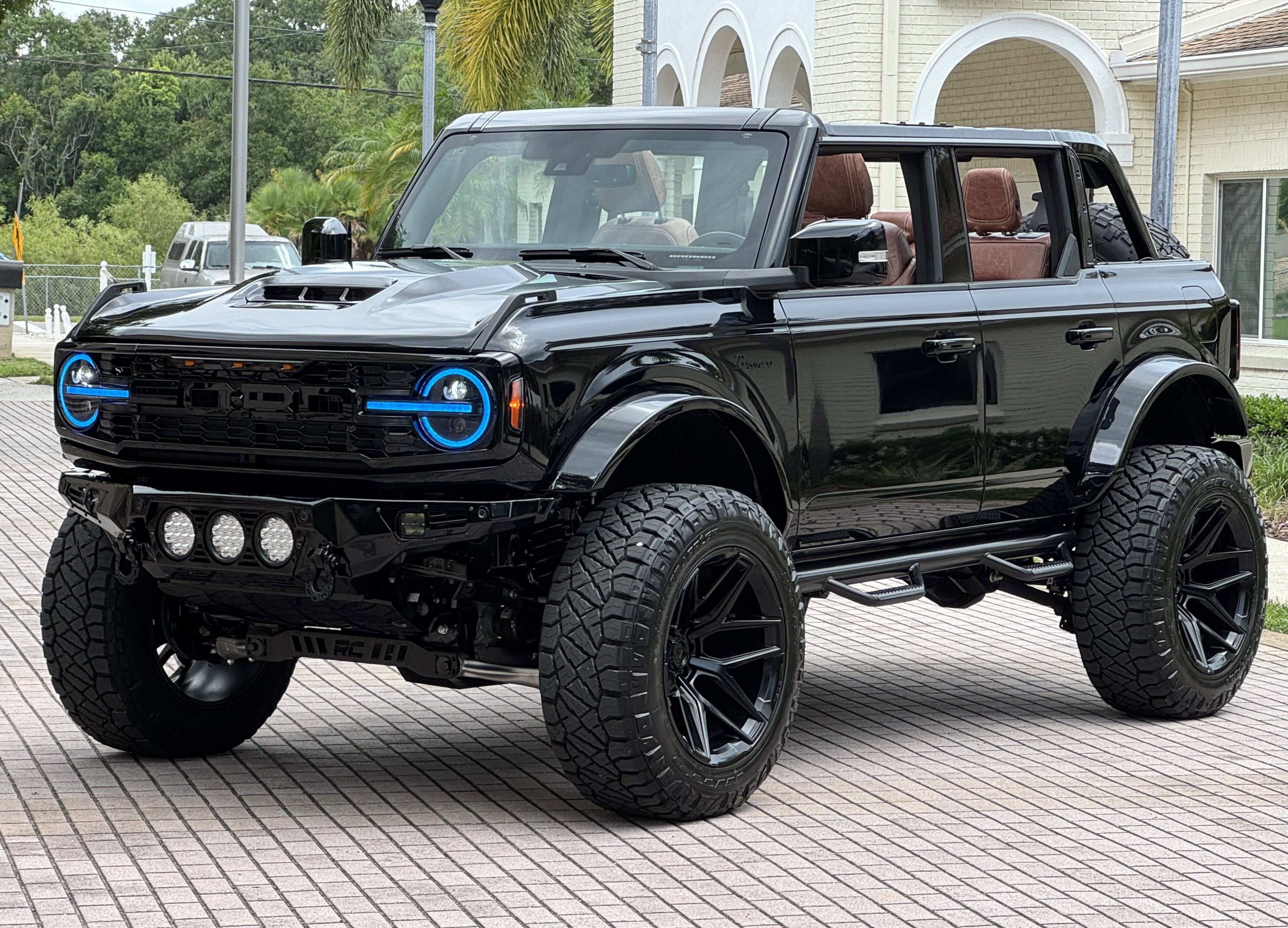 2025 Ford Bronco V6 Outer Banks Luxury Package Custom Lifted