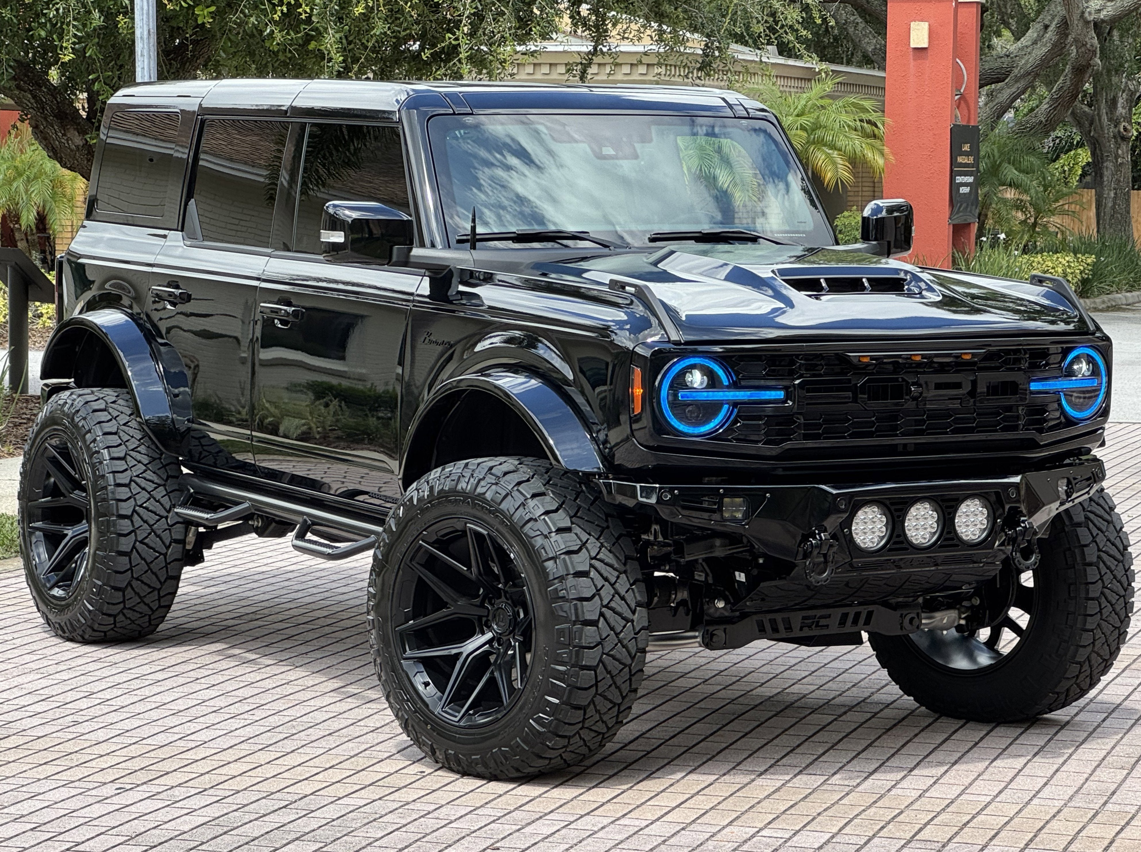 2025 Ford Bronco V6 Outer Banks Luxury Package Custom Lifted