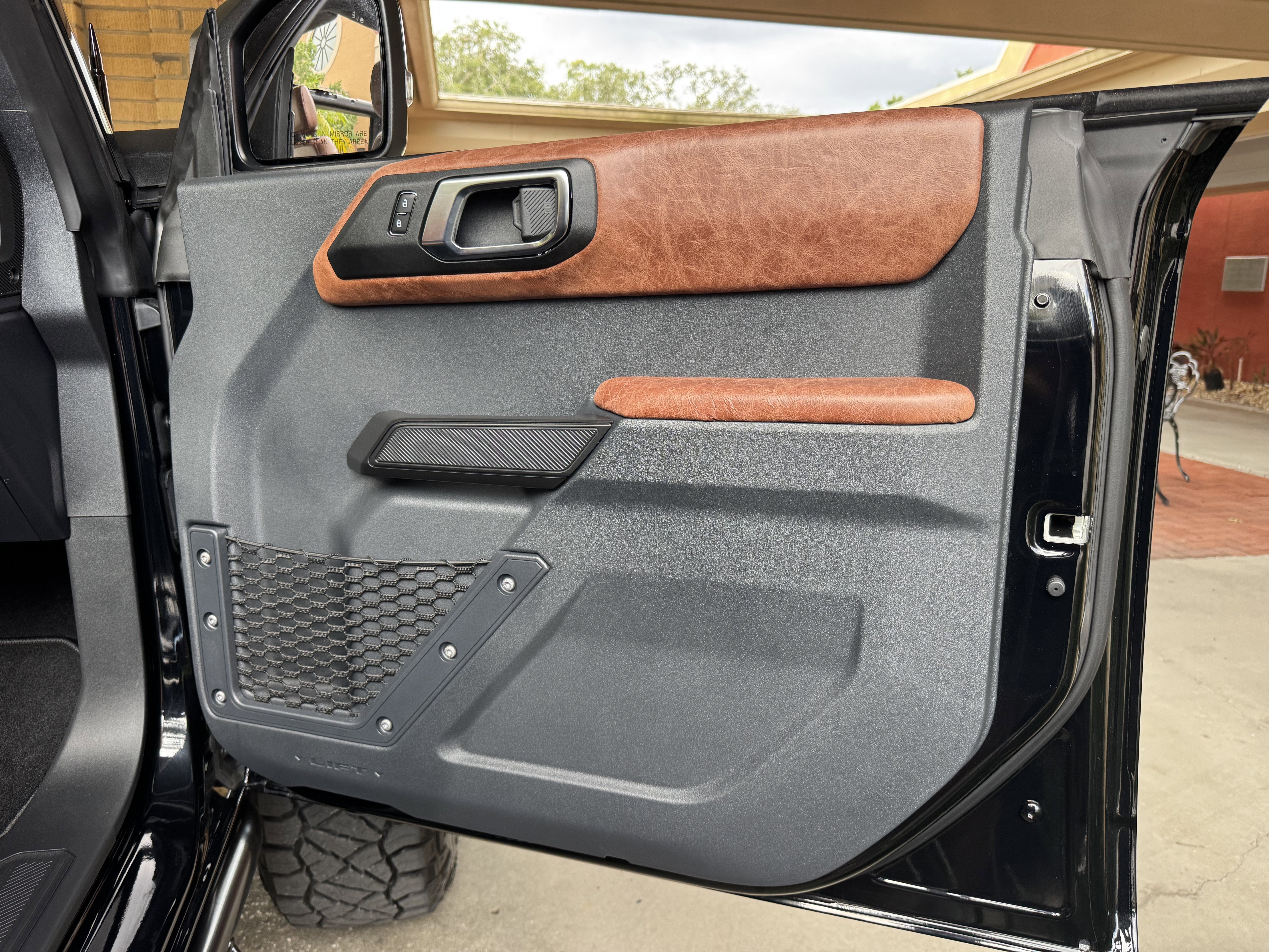 2025 Ford Bronco V6 Outer Banks Luxury Package Custom Lifted