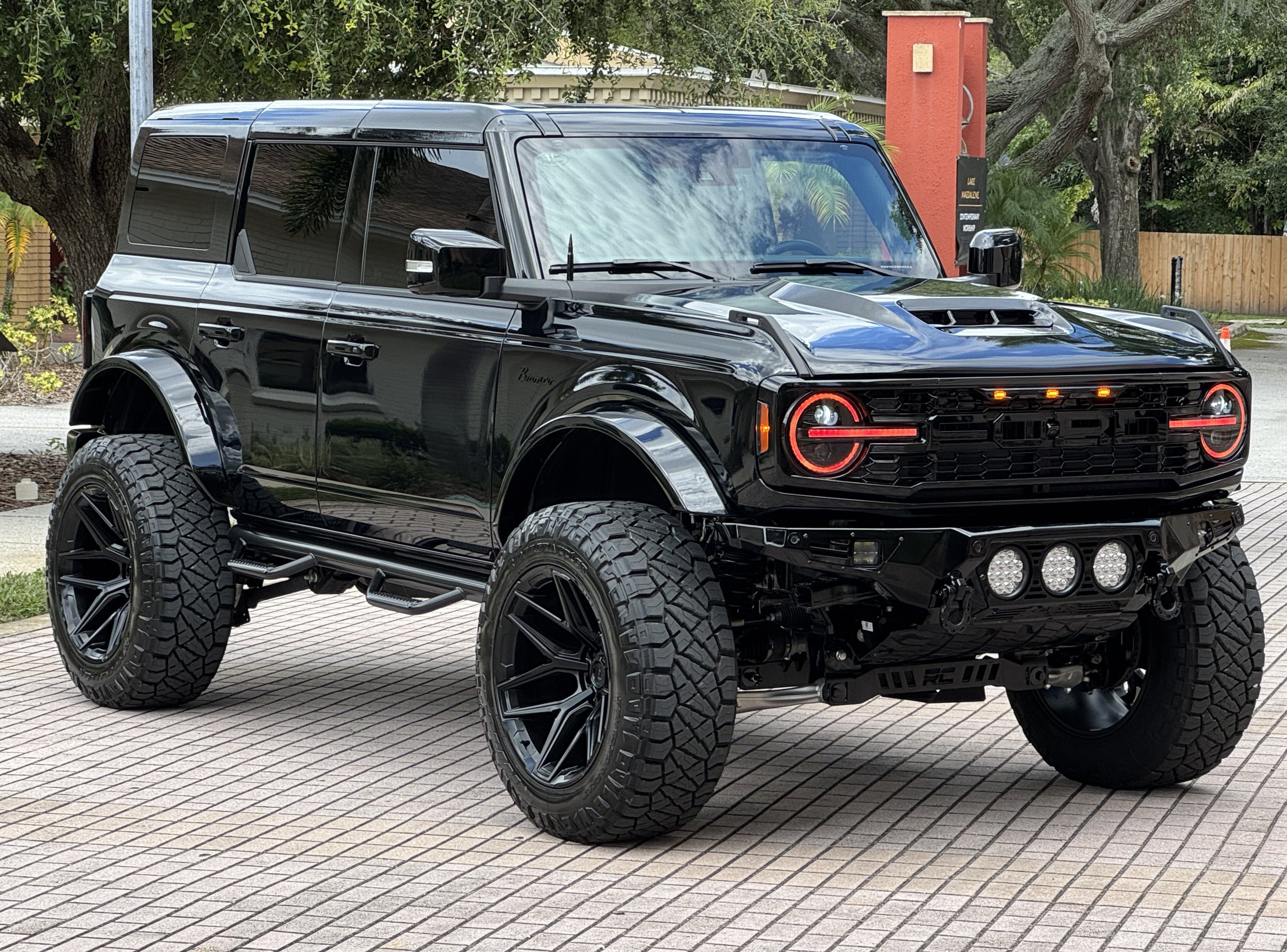2025 Ford Bronco V6 Outer Banks Luxury Package Custom Lifted