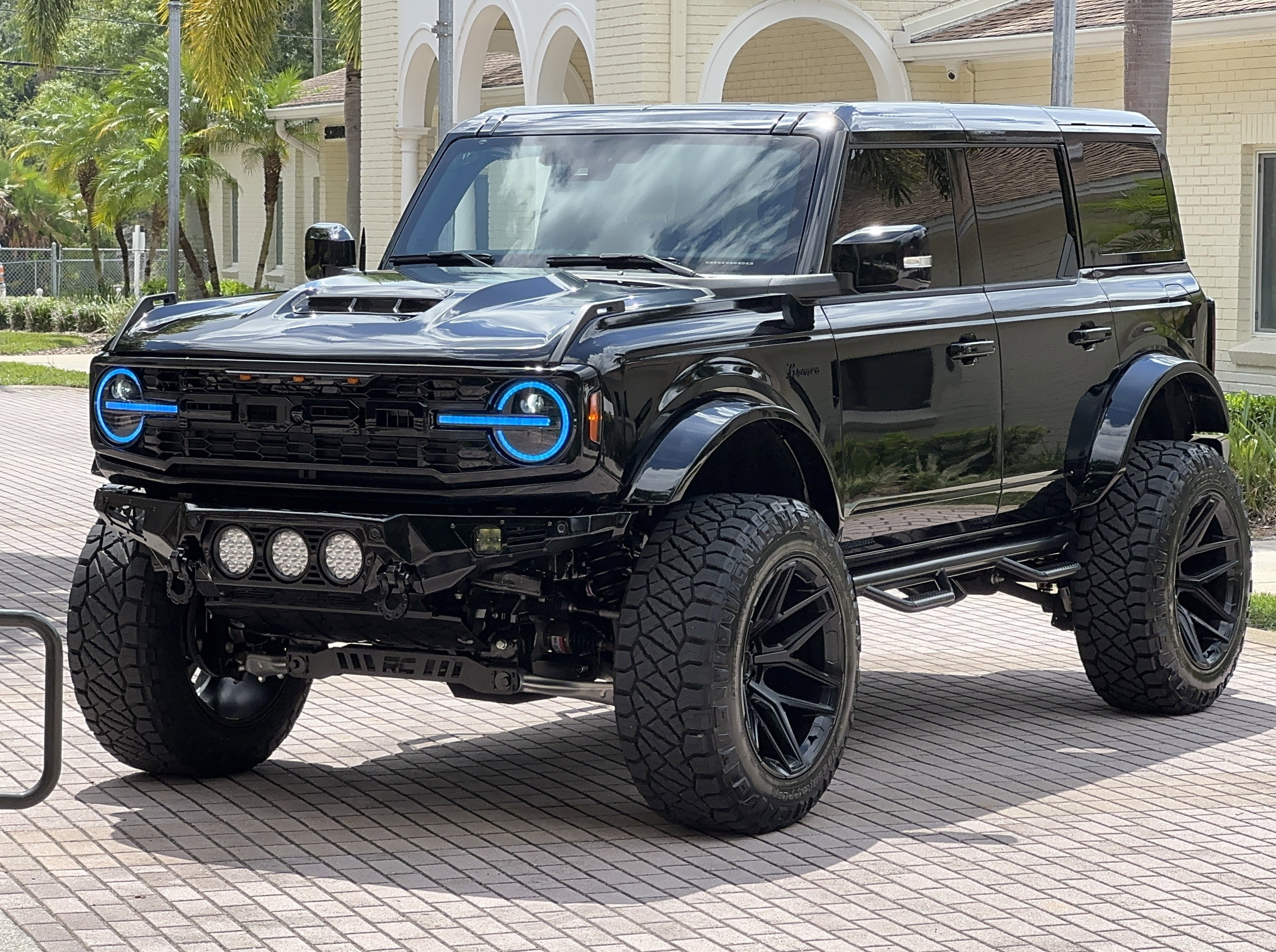 2025 Ford Bronco V6 Outer Banks Luxury Package Custom Lifted