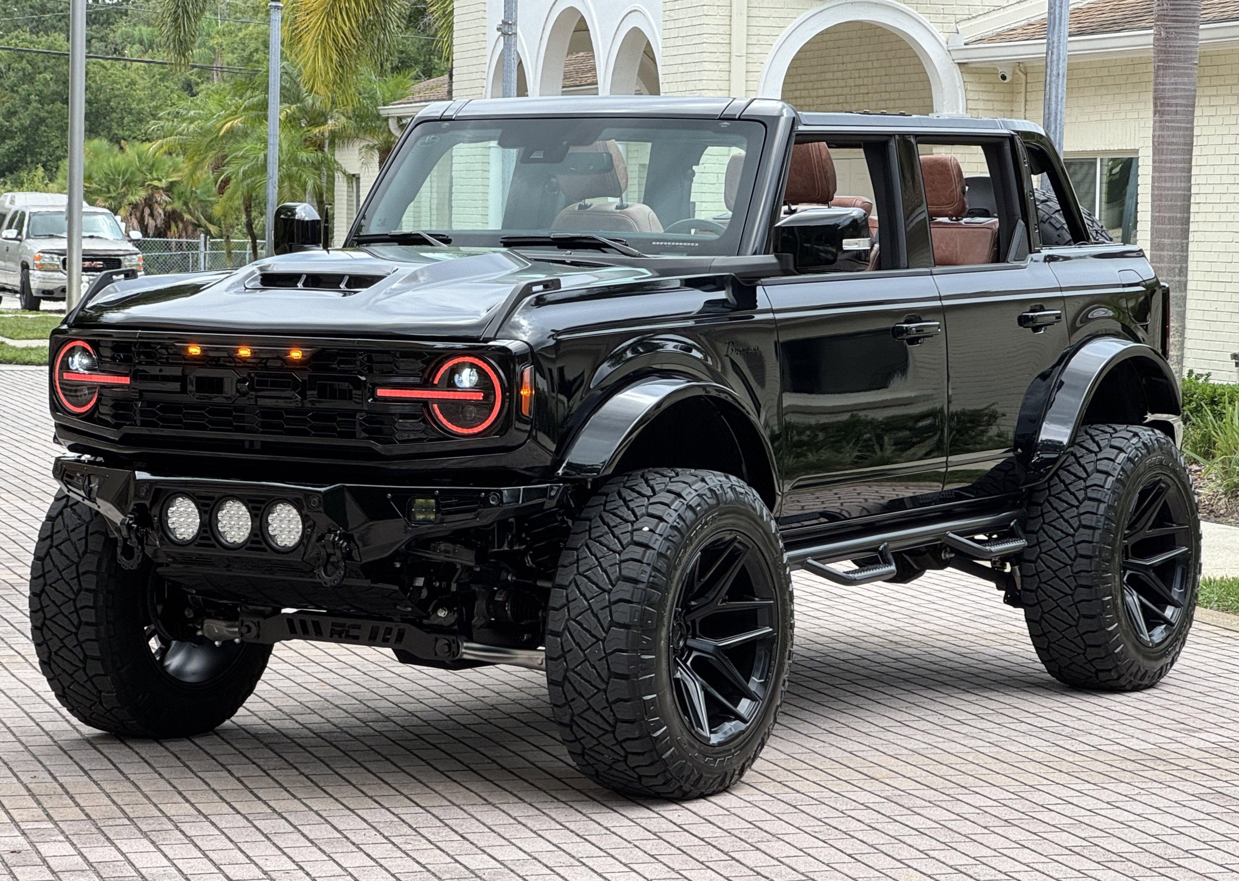 2025 Ford Bronco V6 Outer Banks Luxury Package Custom Lifted