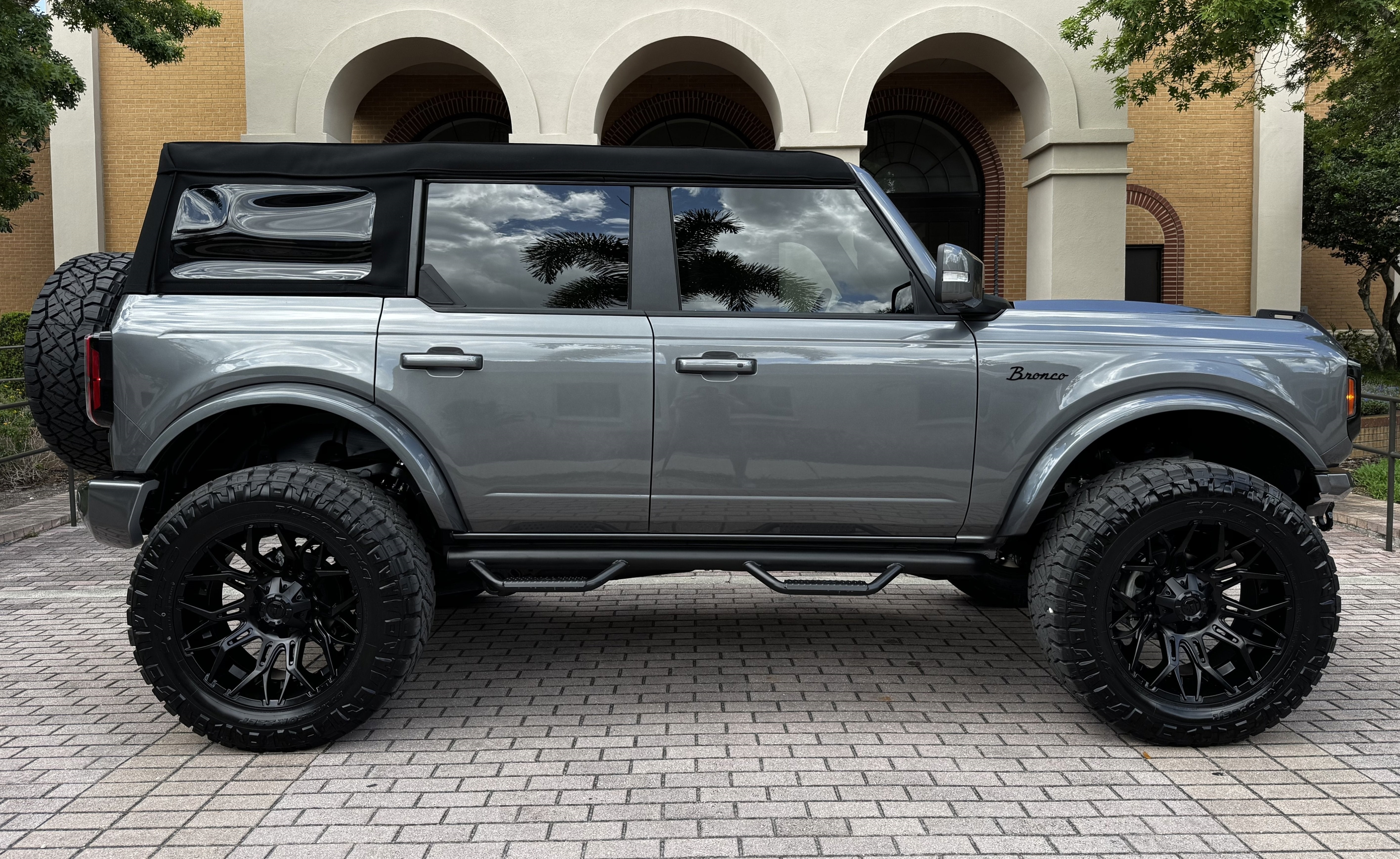 2024 Ford Bronco Outer Banks V6 Luxury Package Custom Lifted