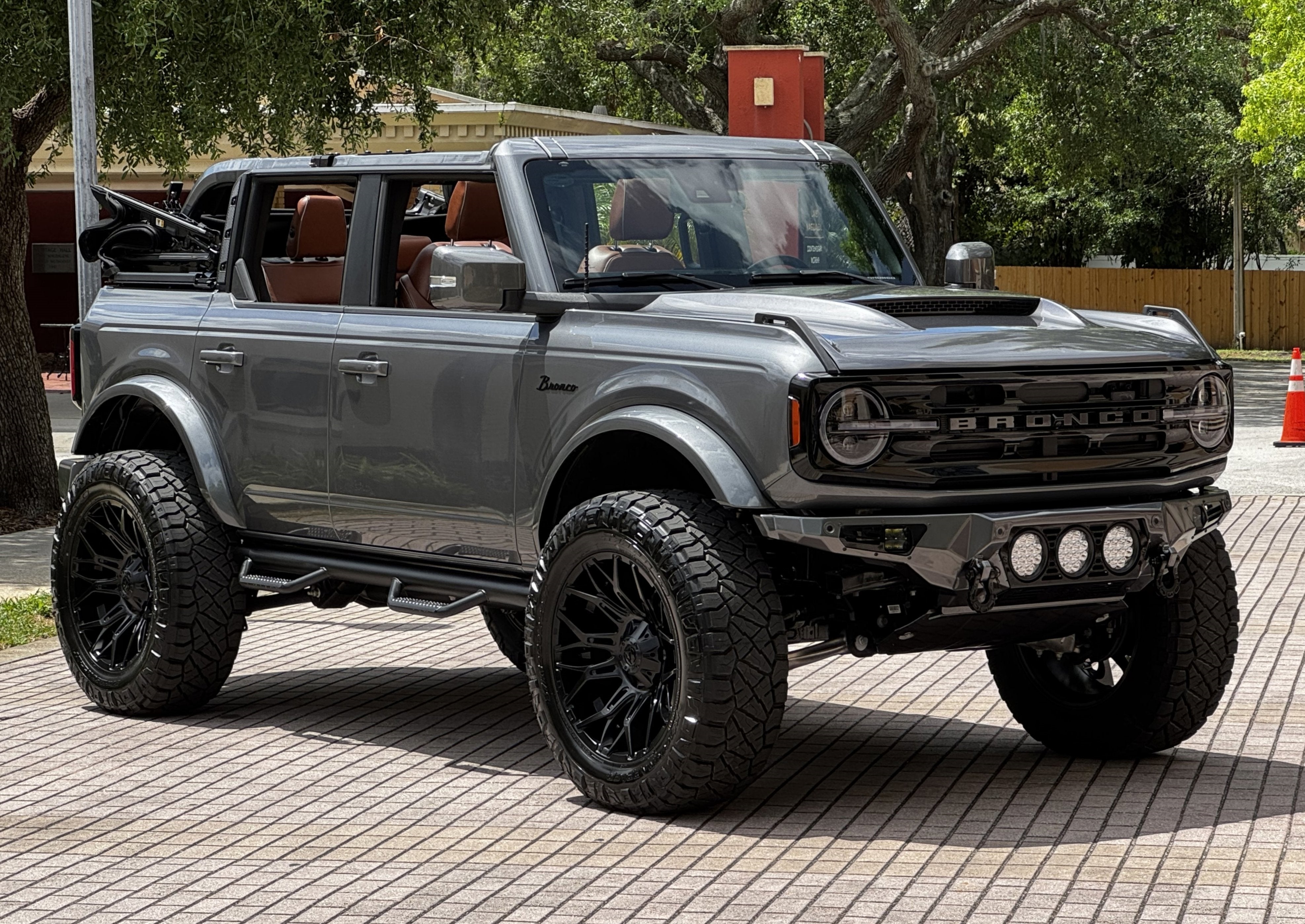 2024 Ford Bronco Outer Banks V6 Luxury Package Custom Lifted