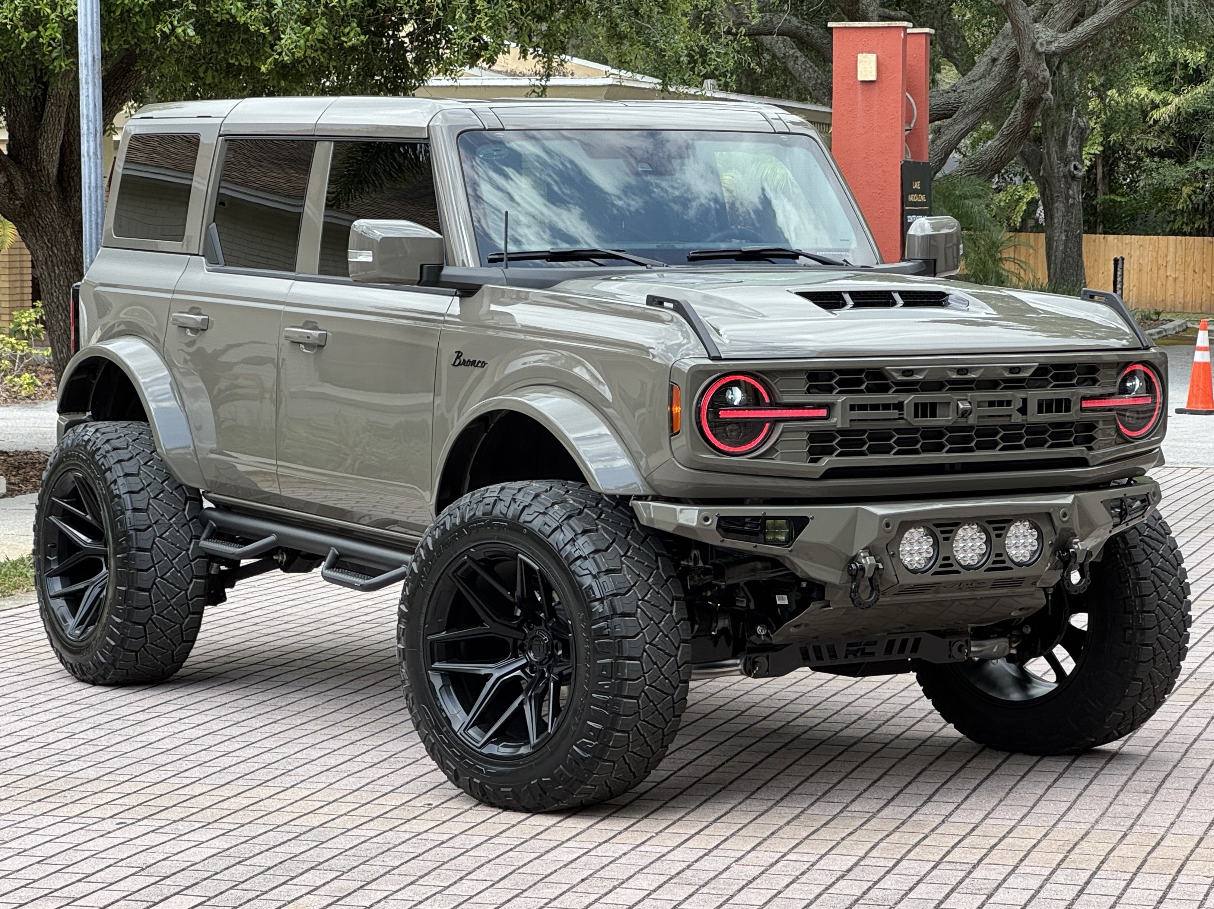 2025 Ford Bronco Outer Banks V6 Luxury Package Hard Top Custom Lifted