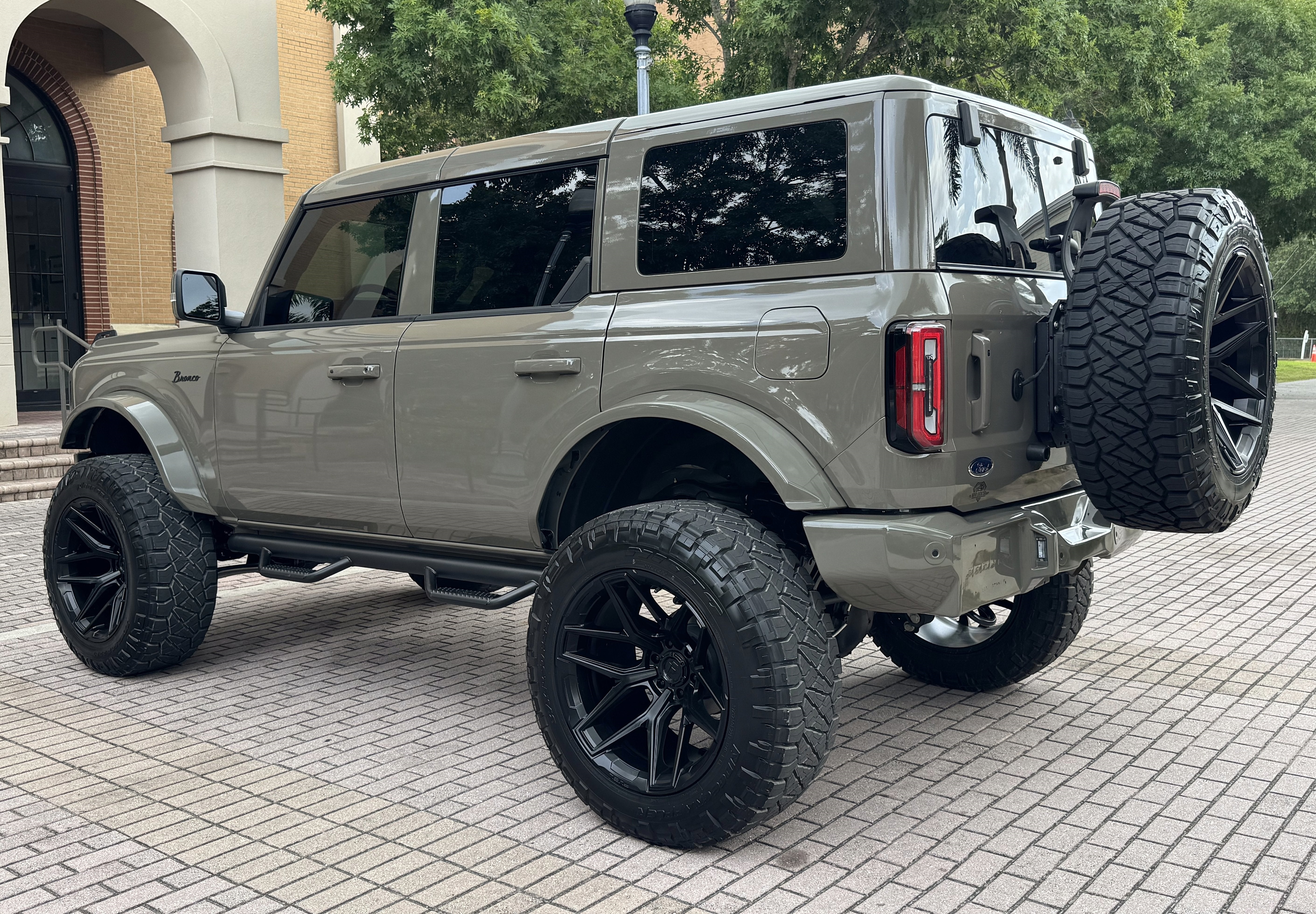 2025 Ford Bronco Outer Banks V6 Luxury Package Hard Top Custom Lifted