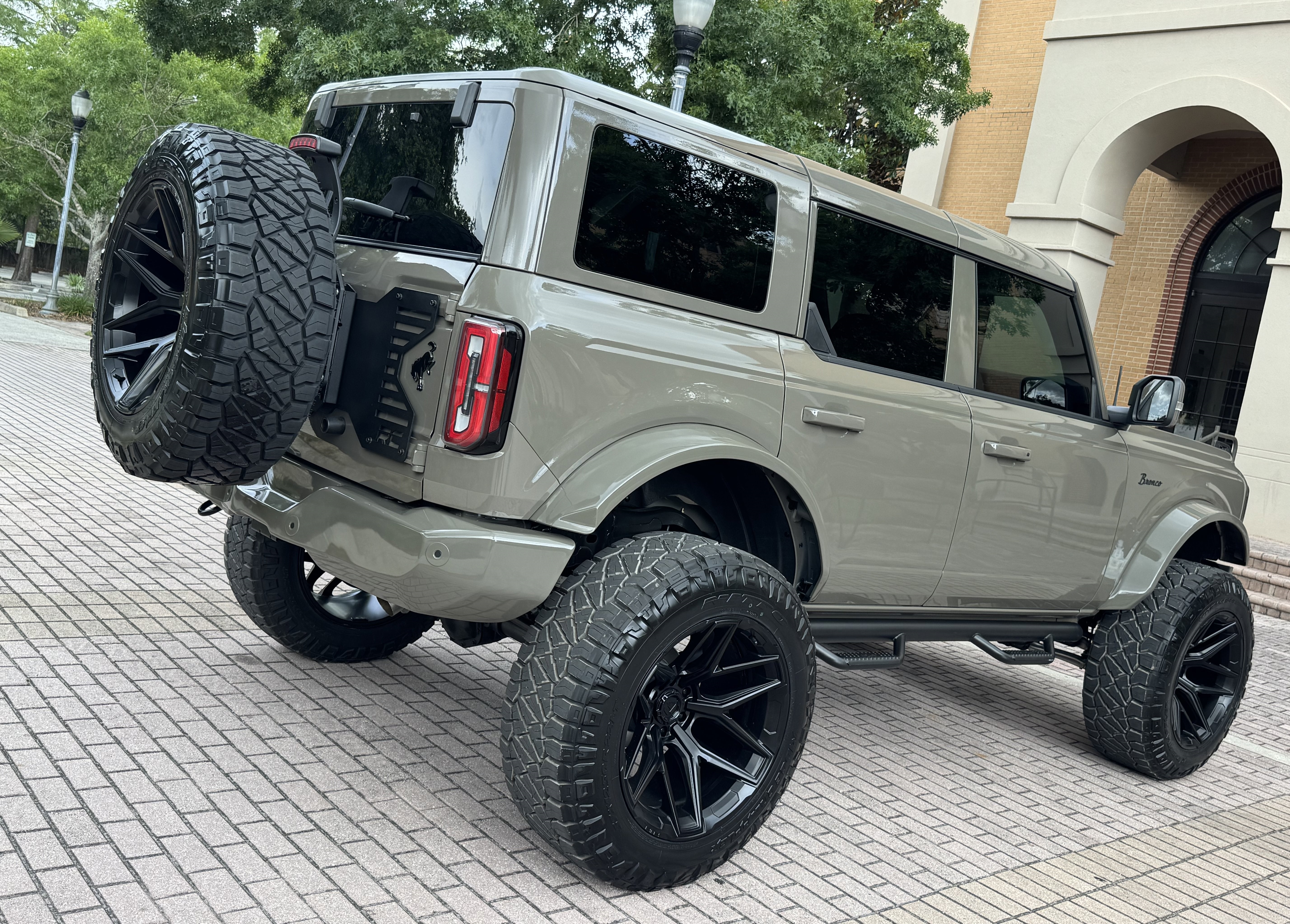 2025 Ford Bronco Outer Banks V6 Luxury Package Hard Top Custom Lifted