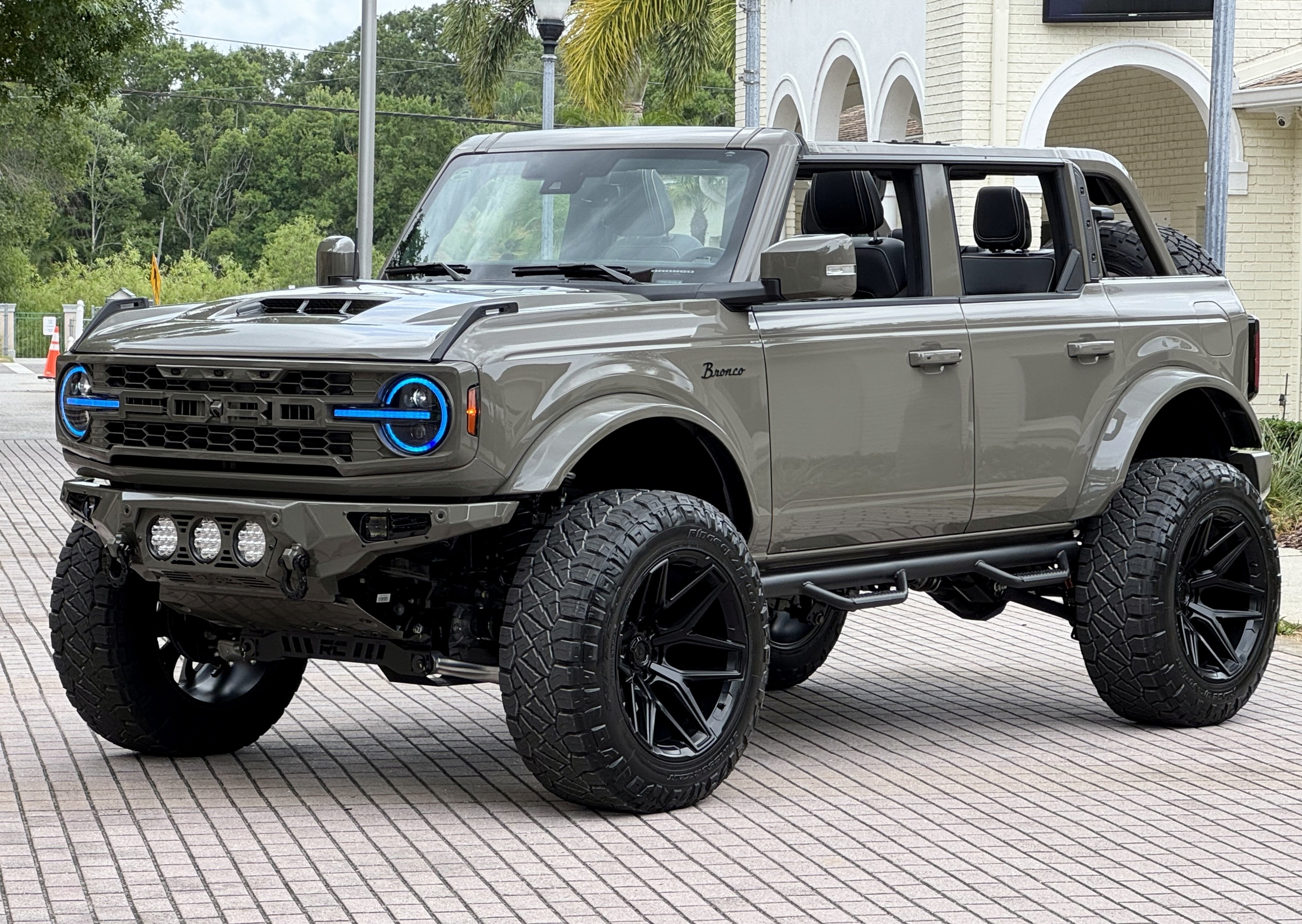 2025 Ford Bronco Outer Banks V6 Luxury Package Hard Top Custom Lifted