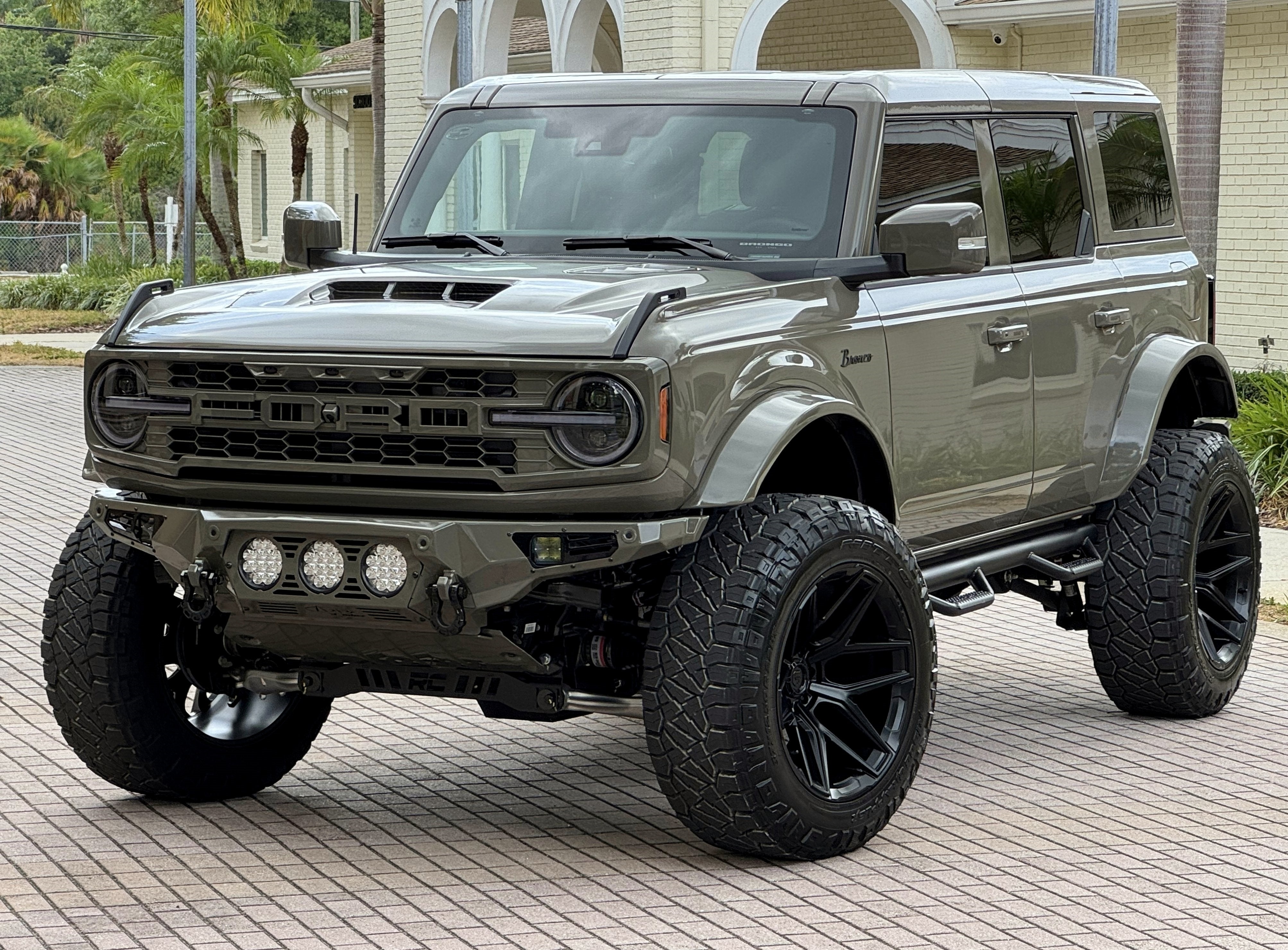2025 Ford Bronco Outer Banks V6 Luxury Package Hard Top Custom Lifted