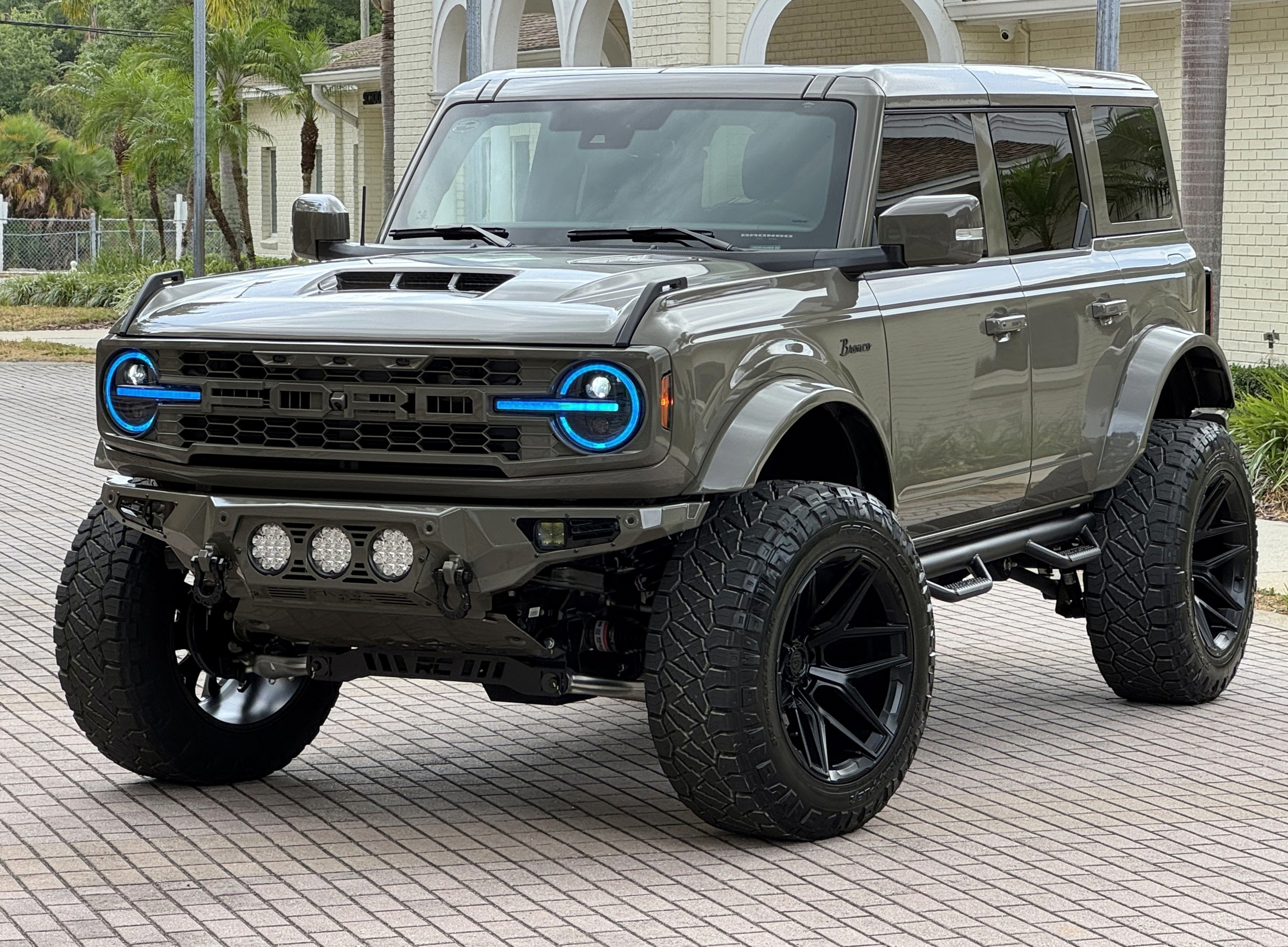 2025 Ford Bronco Outer Banks V6 Luxury Package Hard Top Custom Lifted