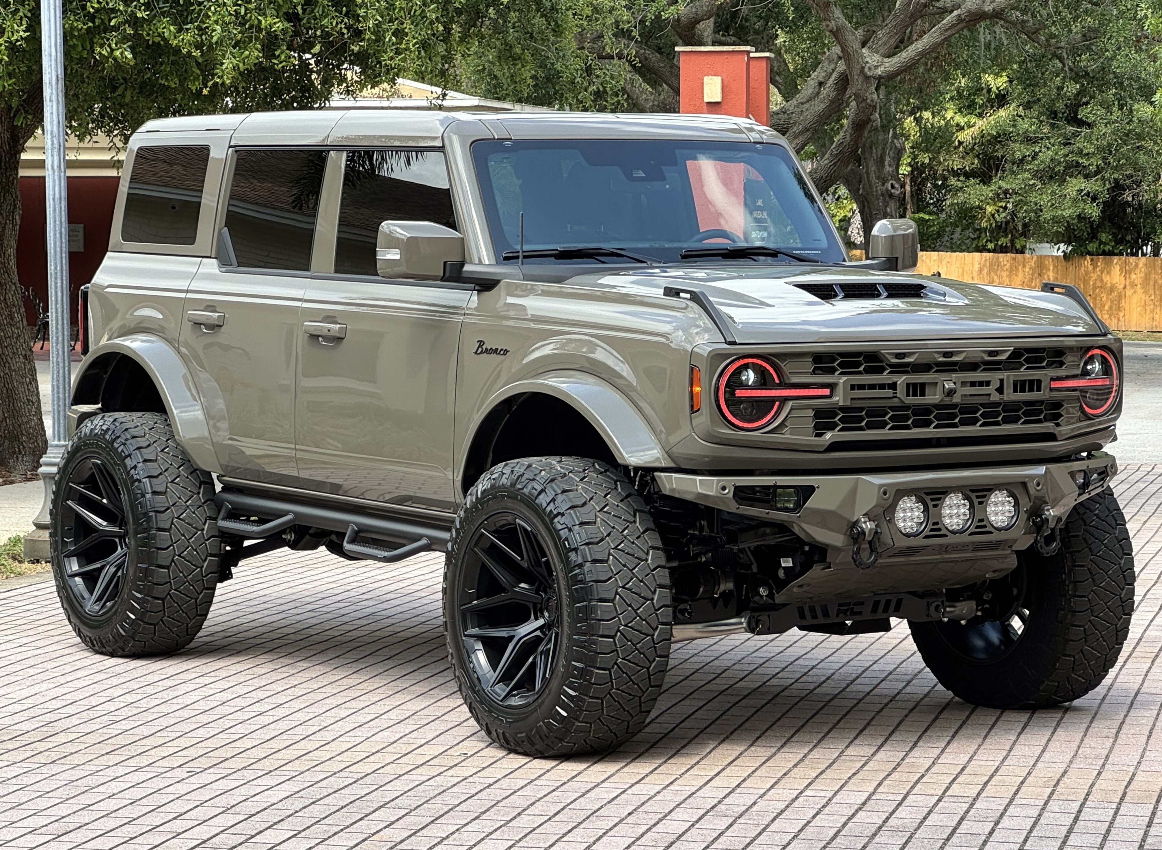 2025 Ford Bronco Outer Banks V6 Luxury Package Hard Top Custom Lifted