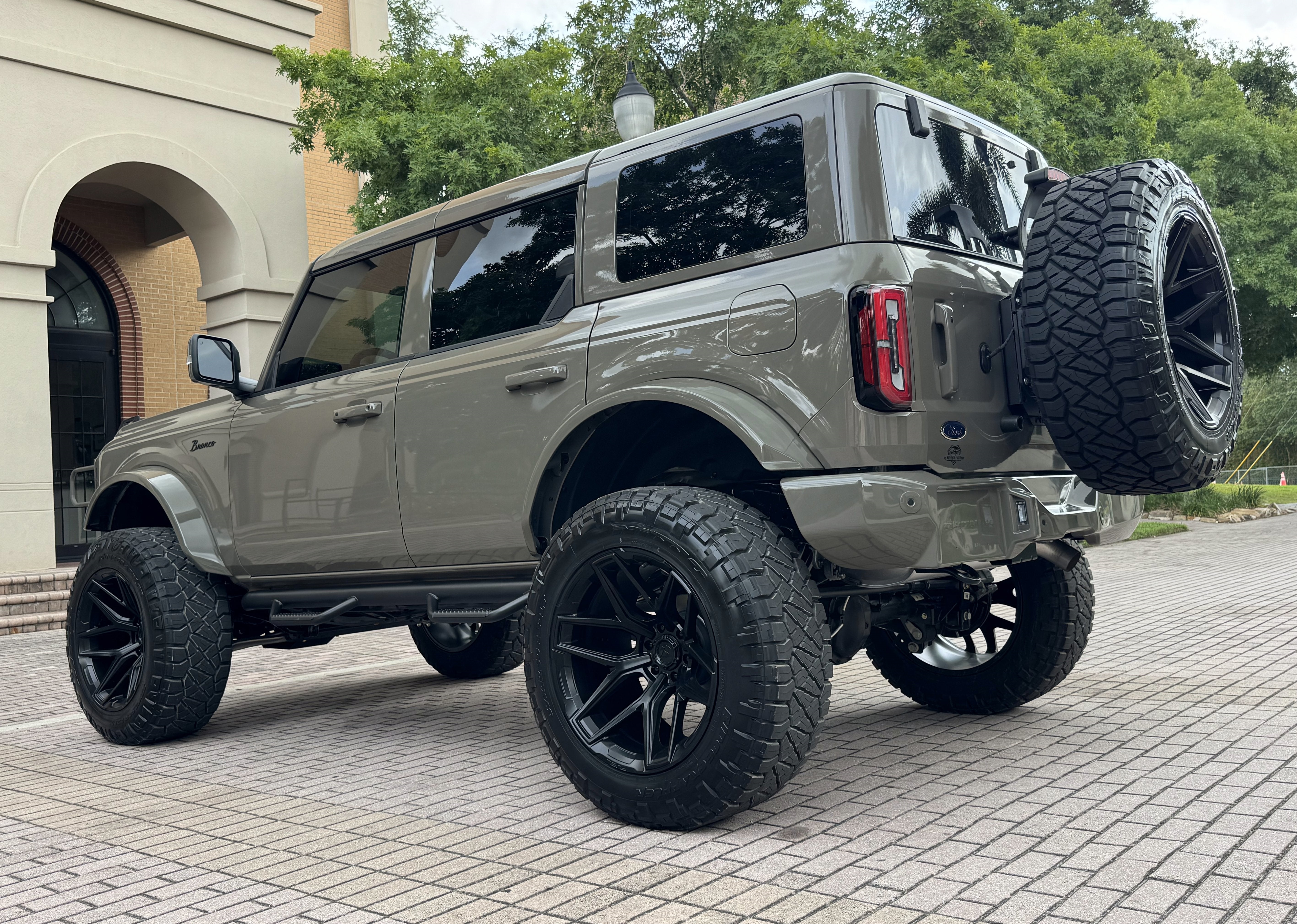 2025 Ford Bronco Outer Banks V6 Luxury Package Hard Top Custom Lifted