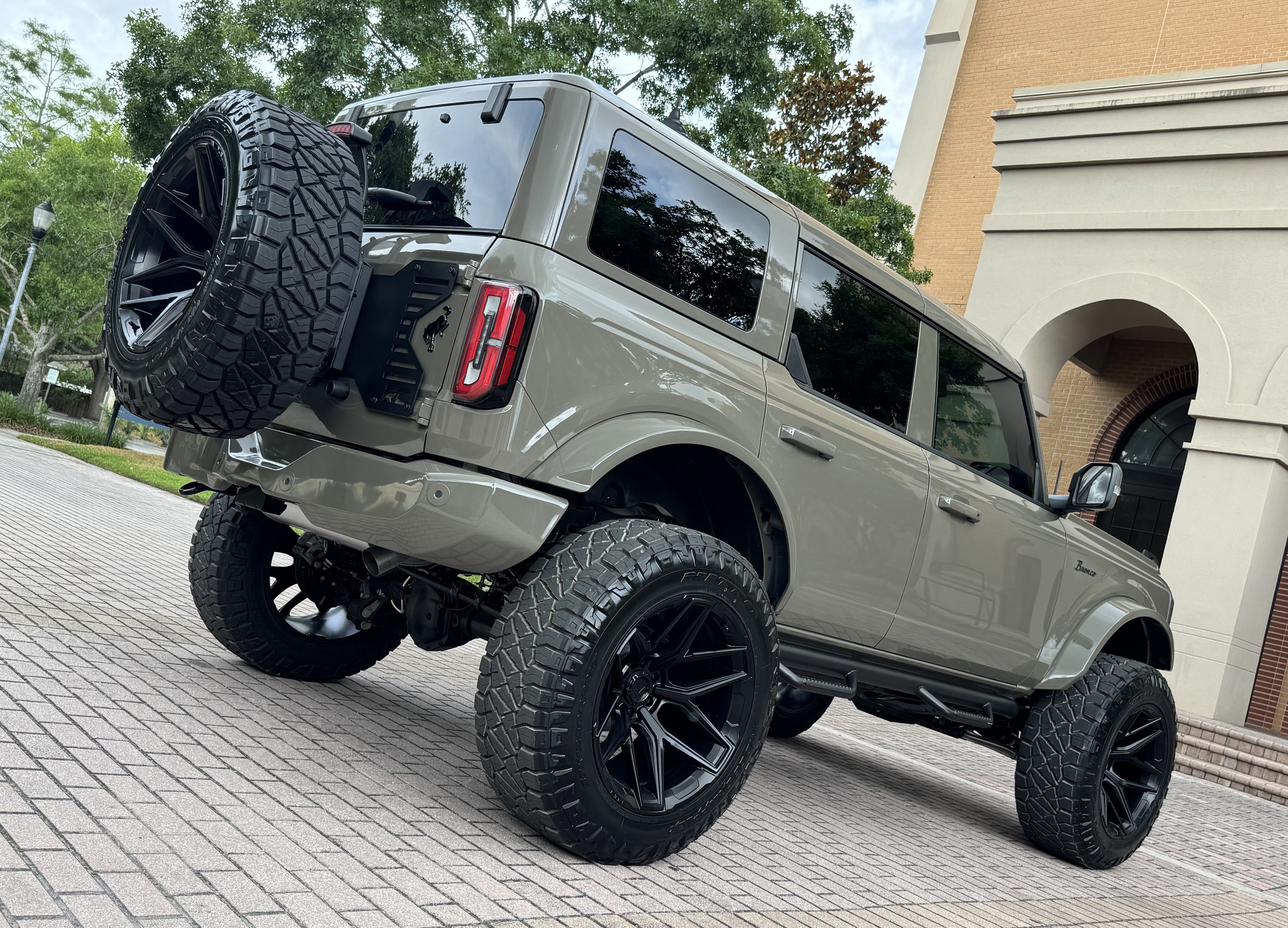 2025 Ford Bronco Outer Banks V6 Luxury Package Hard Top Custom Lifted