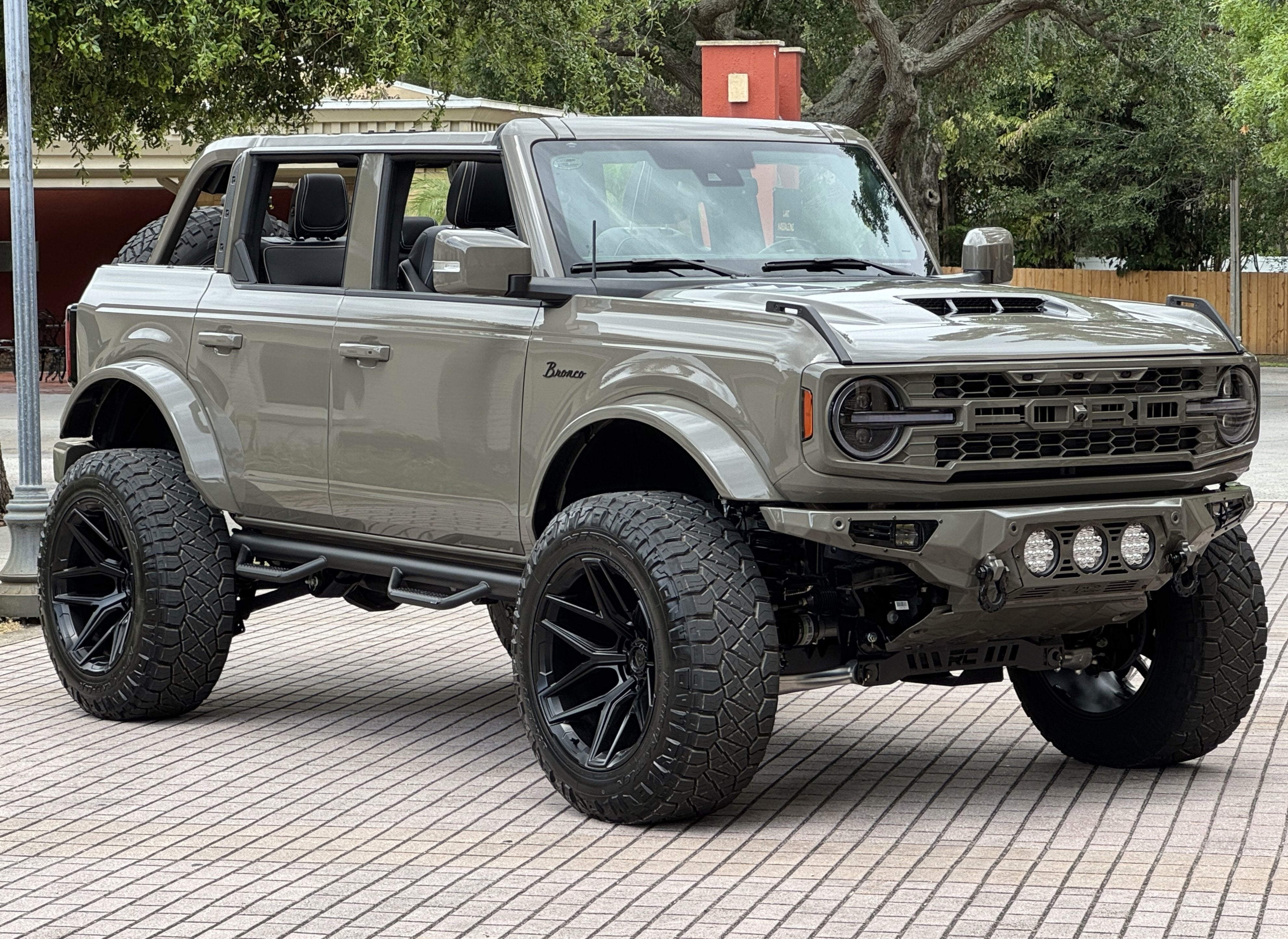 2025 Ford Bronco Outer Banks V6 Luxury Package Hard Top Custom Lifted