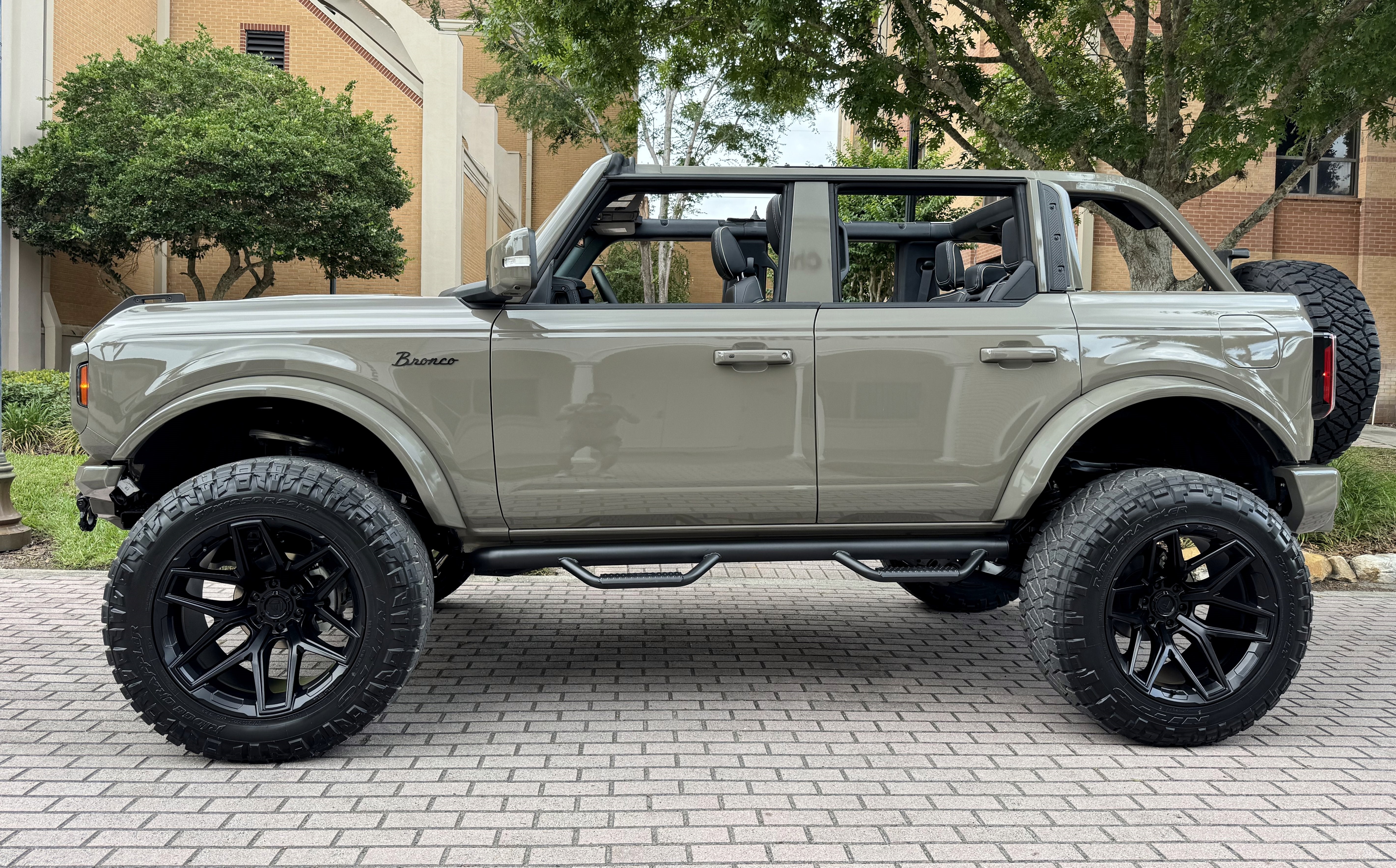 2025 Ford Bronco Outer Banks V6 Luxury Package Hard Top Custom Lifted