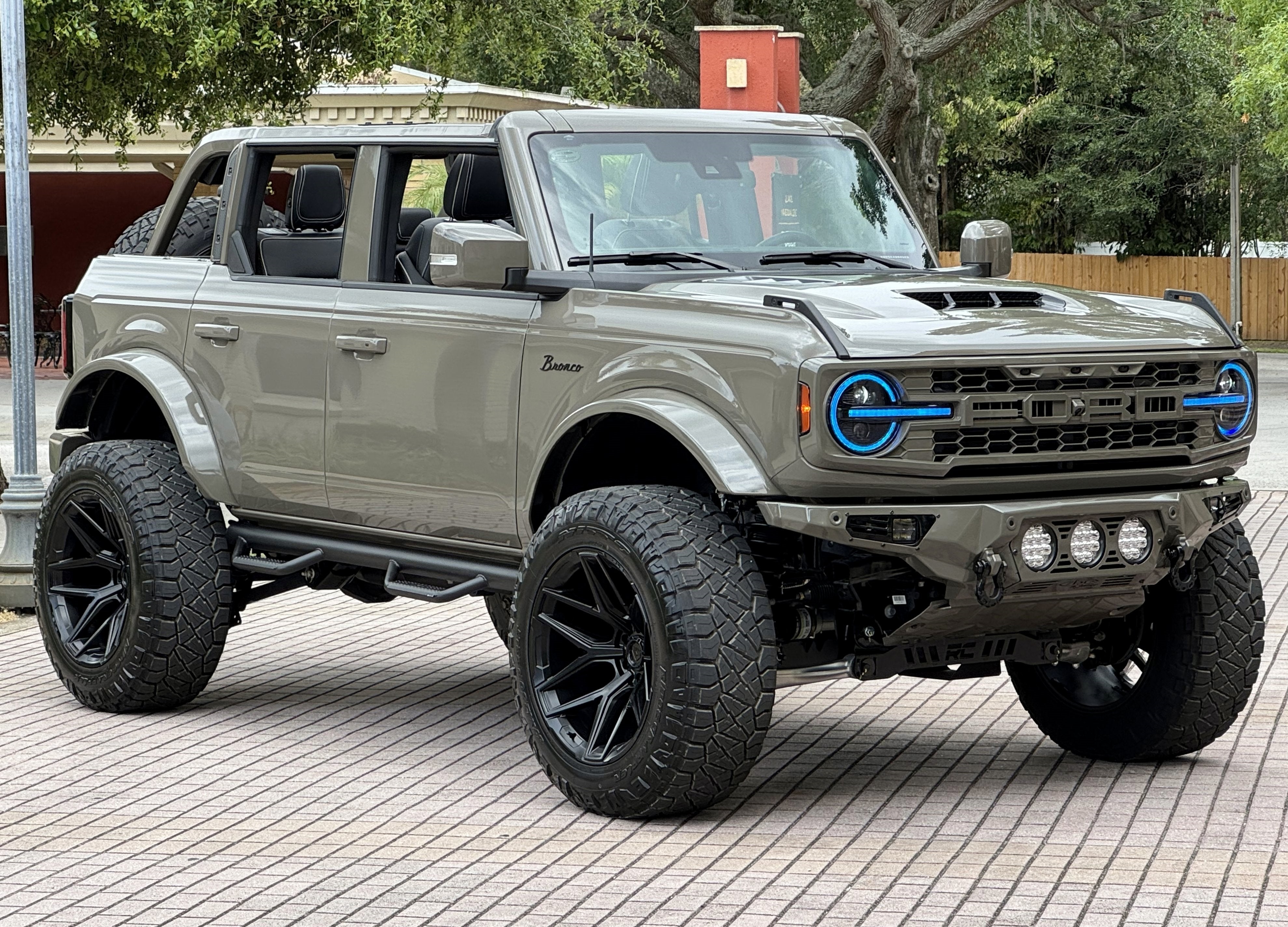 2025 Ford Bronco Outer Banks V6 Luxury Package Hard Top Custom Lifted