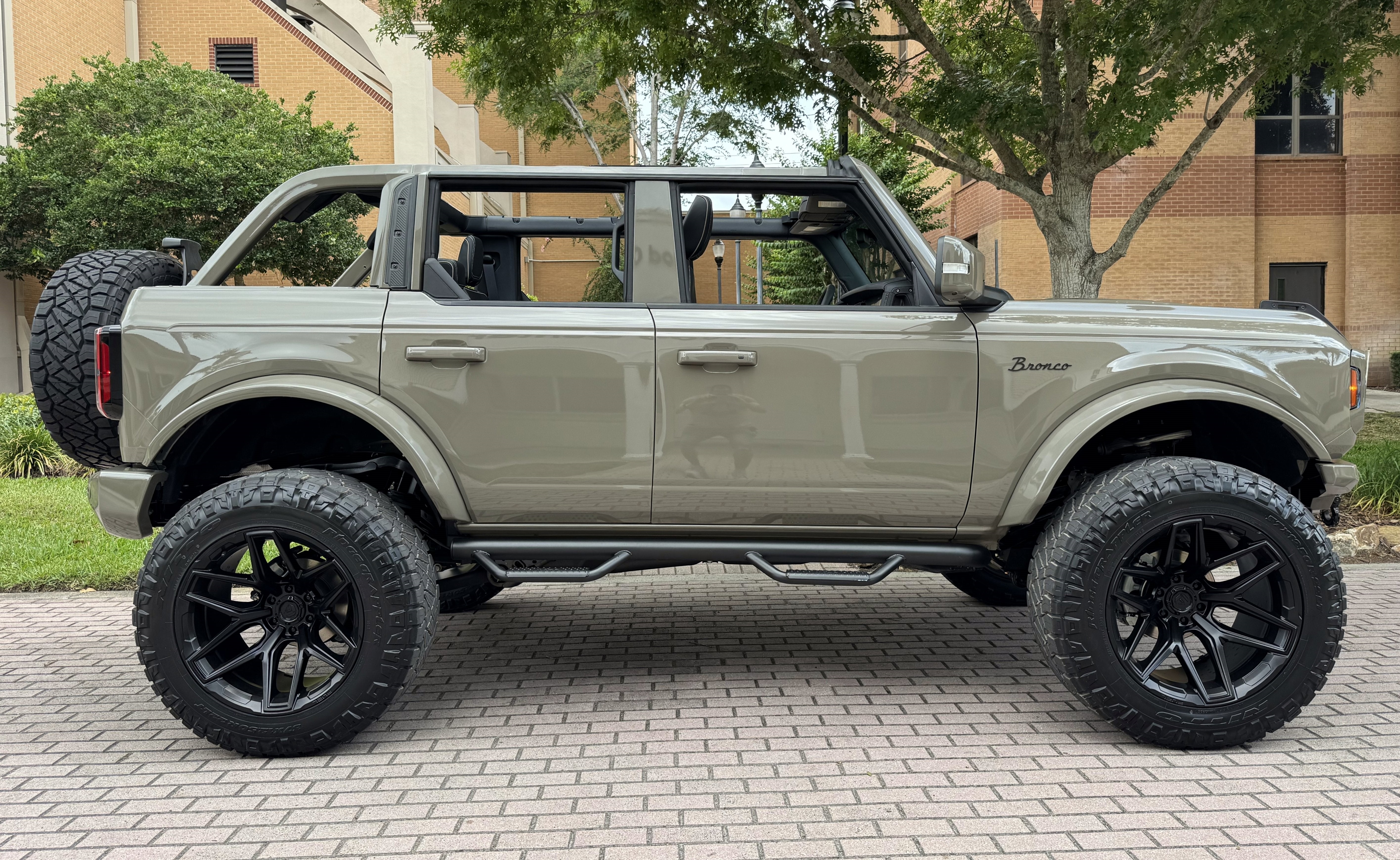 2025 Ford Bronco Outer Banks V6 Luxury Package Hard Top Custom Lifted