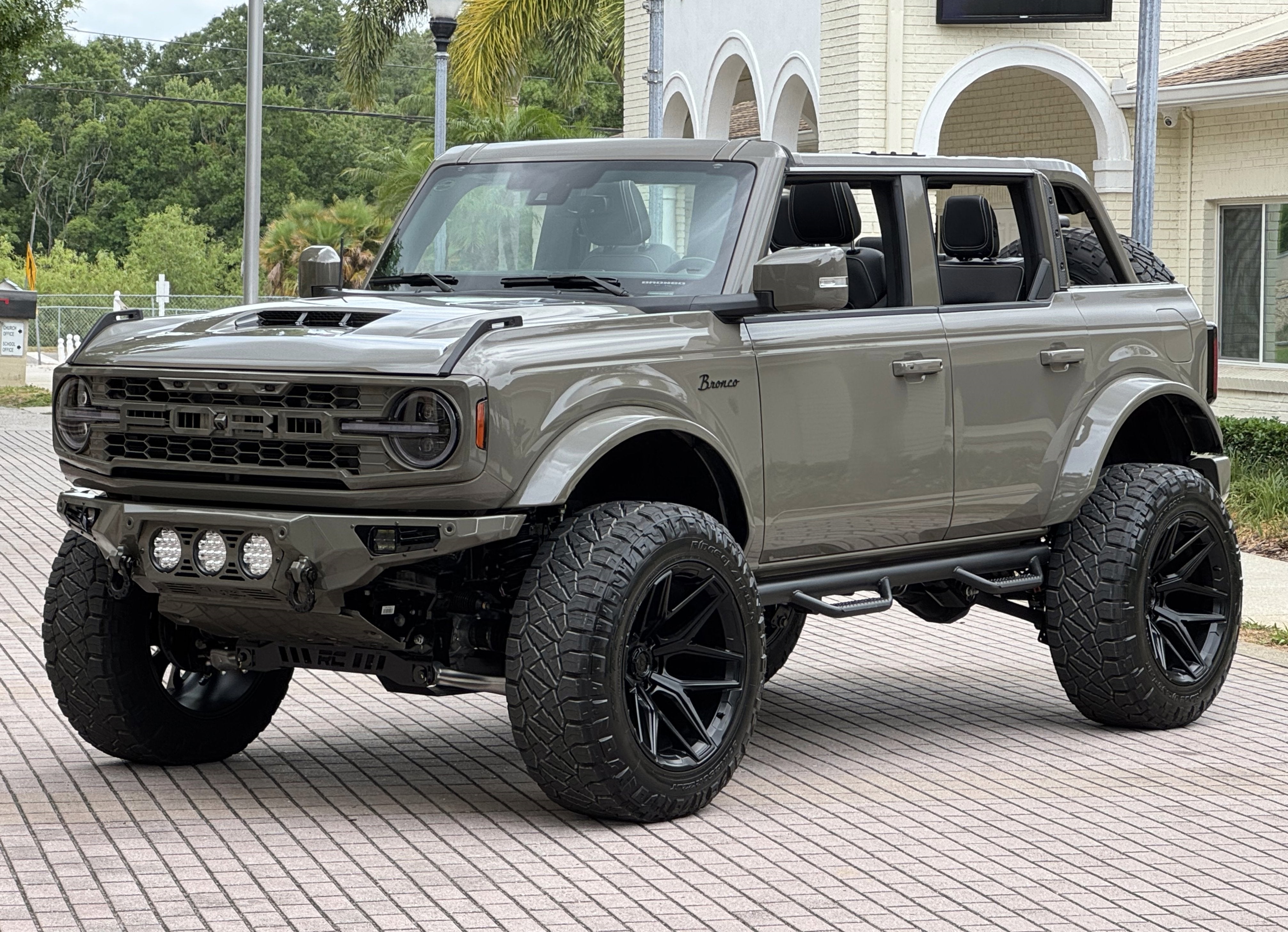2025 Ford Bronco Outer Banks V6 Luxury Package Hard Top Custom Lifted
