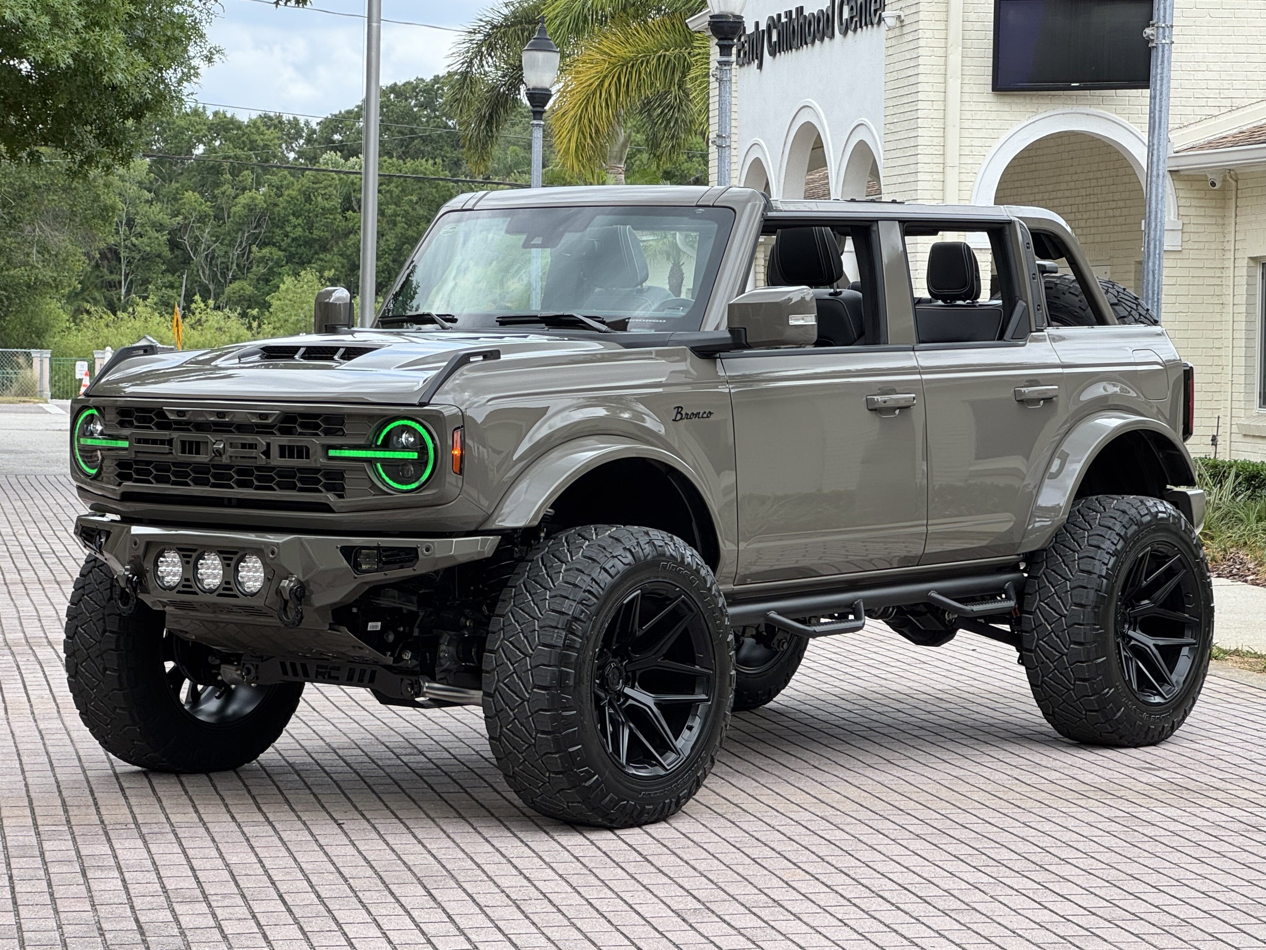 2025 Ford Bronco Outer Banks V6 Luxury Package Hard Top Custom Lifted