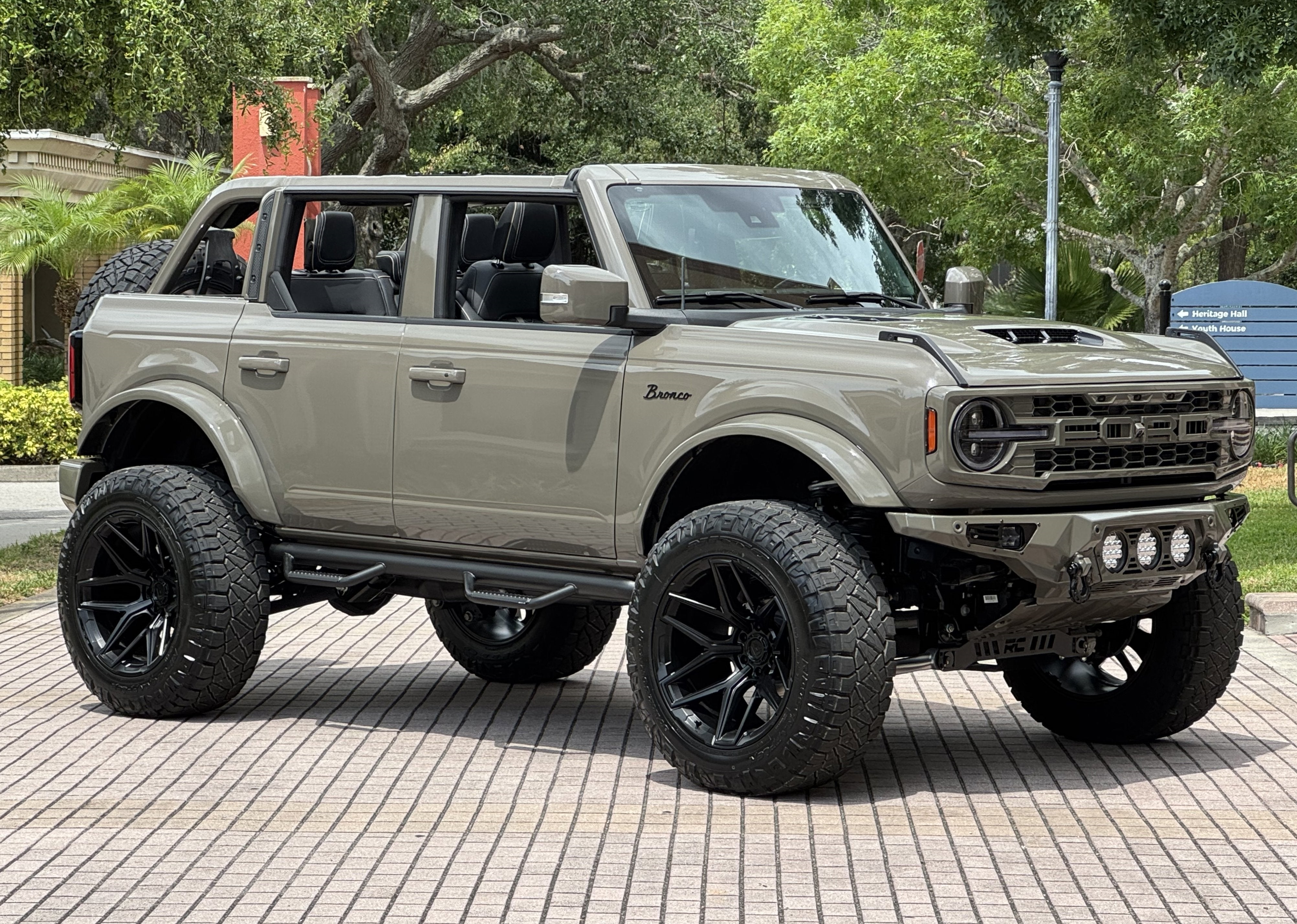 2025 Ford Bronco Outer Banks V6 Luxury Package Hard Top Custom Lifted