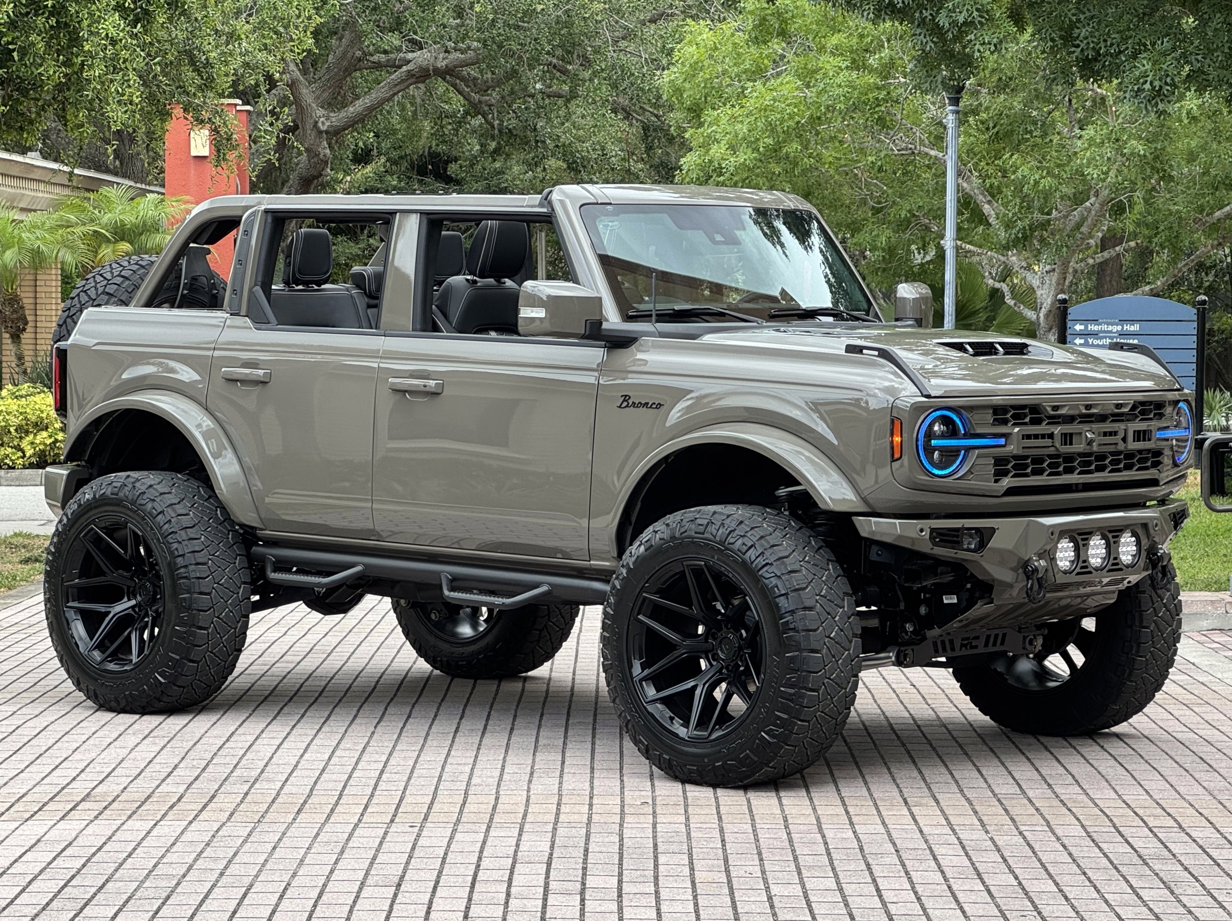 2025 Ford Bronco Outer Banks V6 Luxury Package Hard Top Custom Lifted