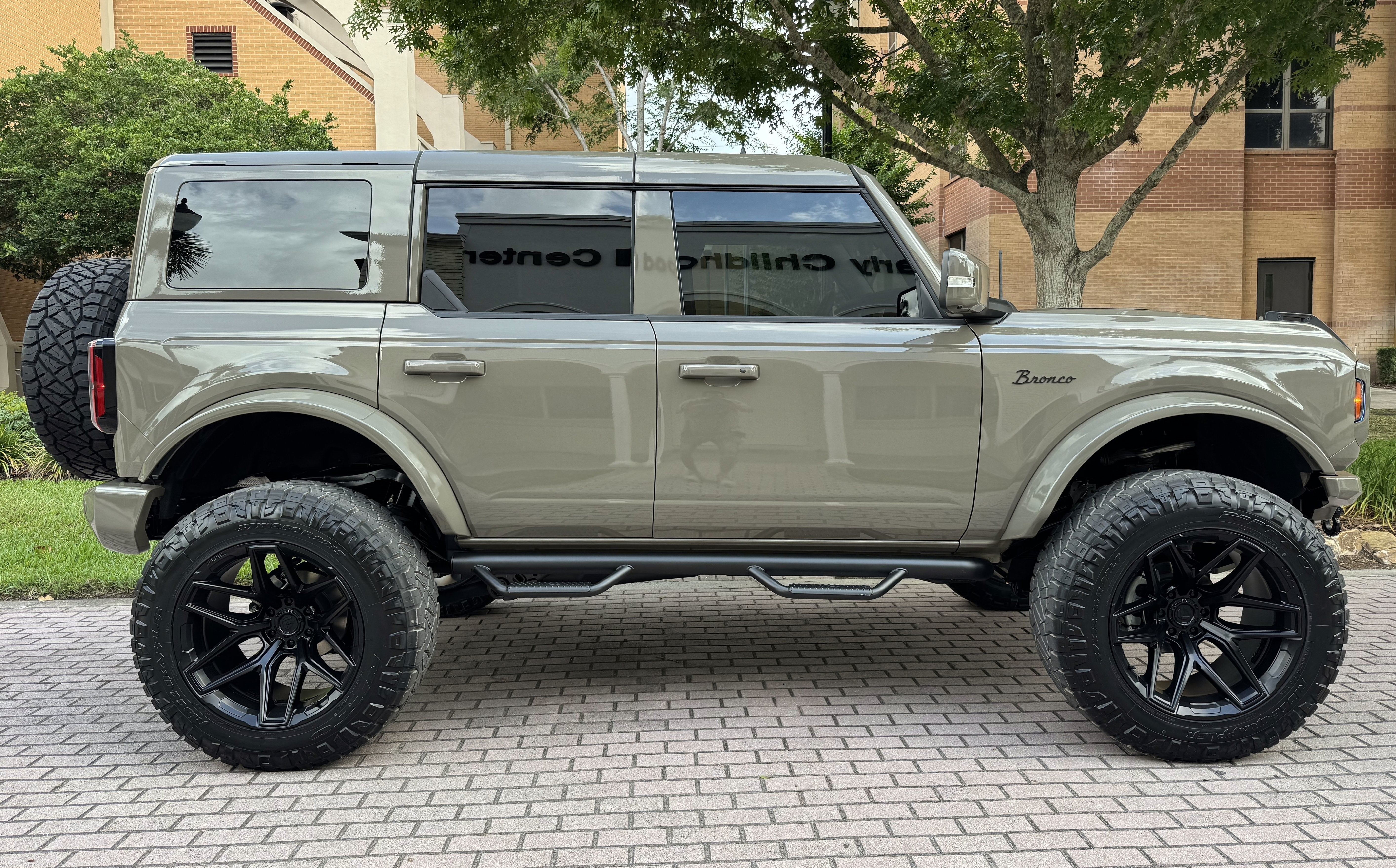2025 Ford Bronco Outer Banks V6 Luxury Package Hard Top Custom Lifted
