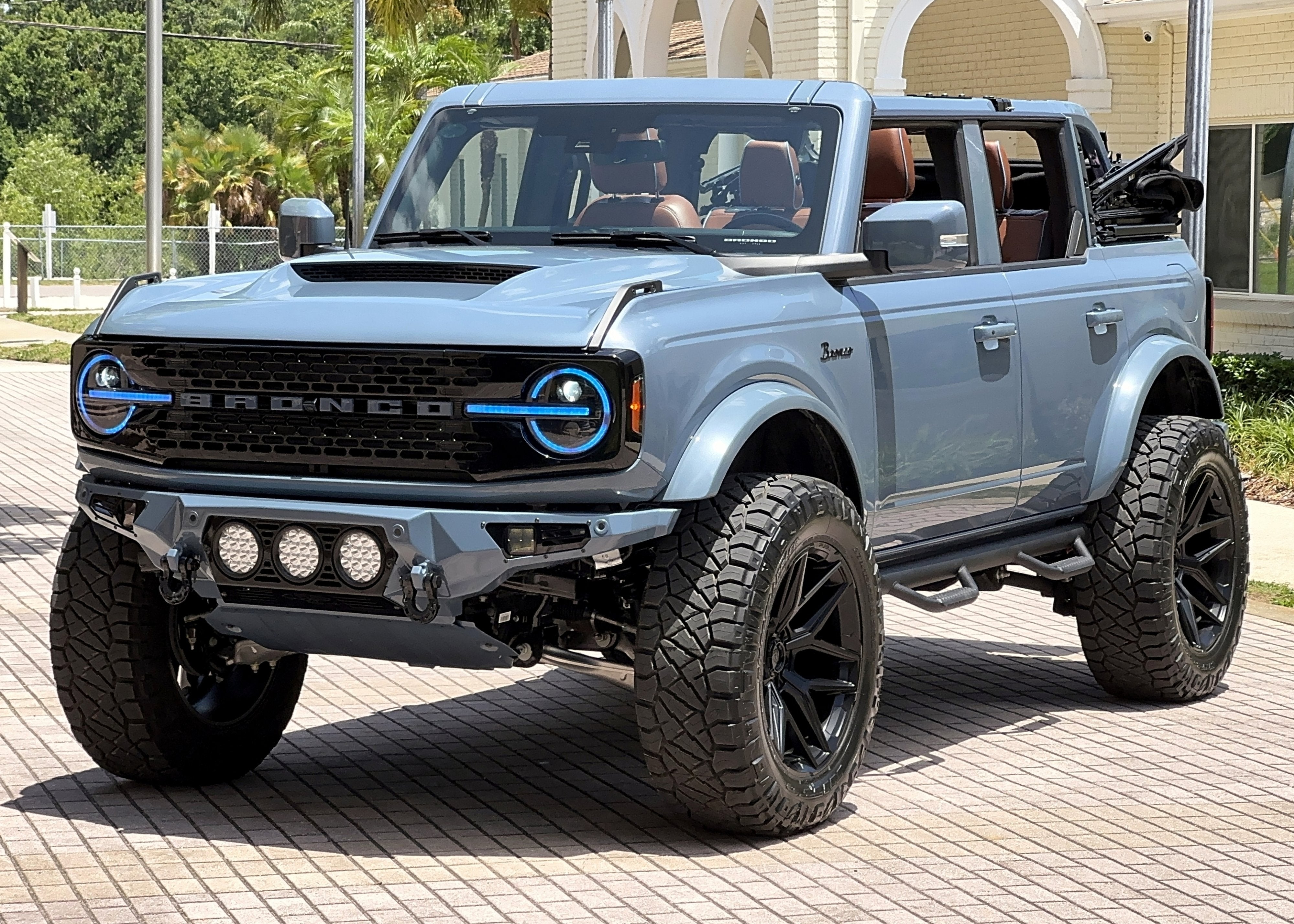 2025 Ford Bronco Outer Banks V6 Luxury Package Custom Lifted