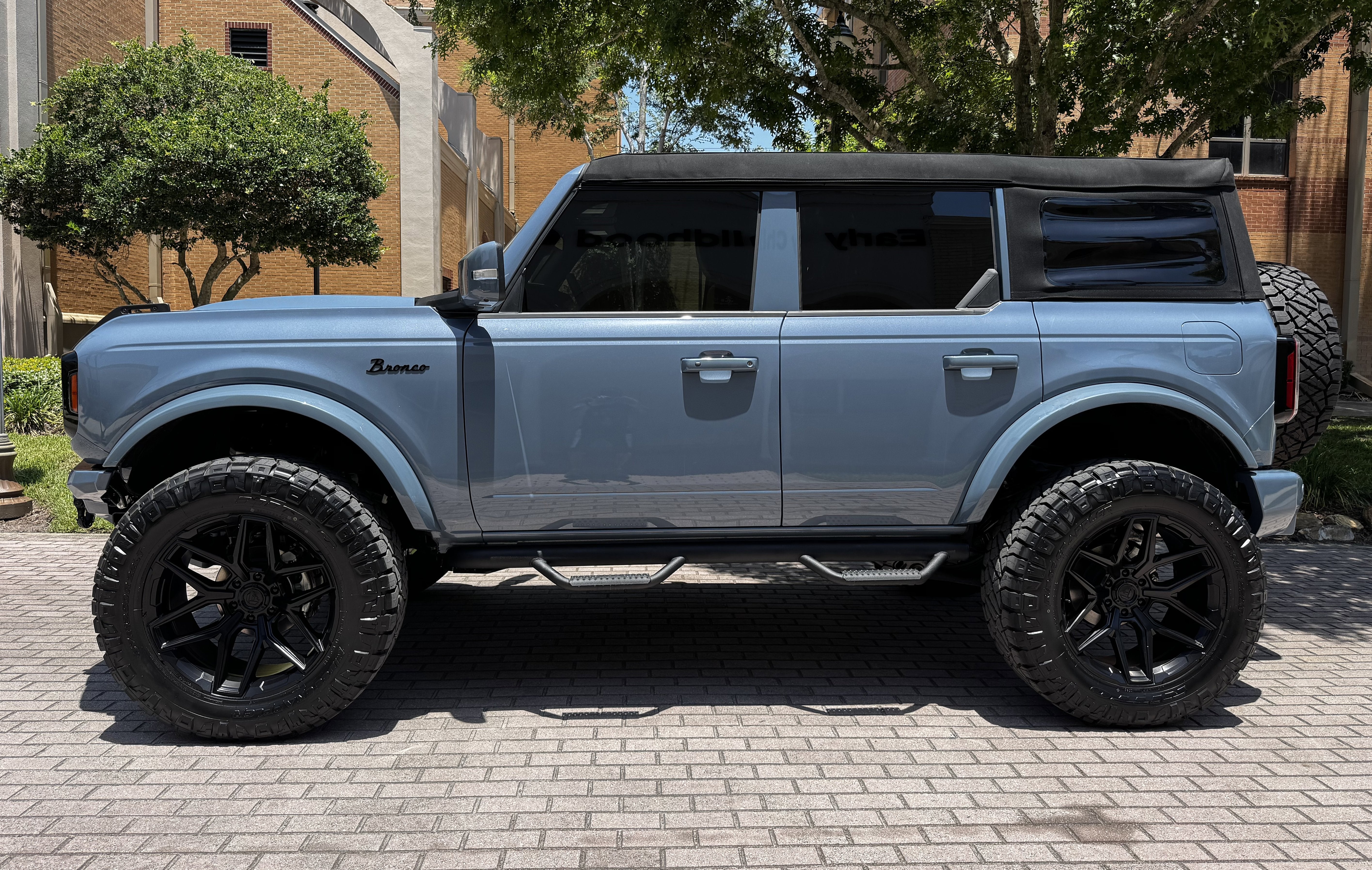 2025 Ford Bronco Outer Banks V6 Luxury Package Custom Lifted