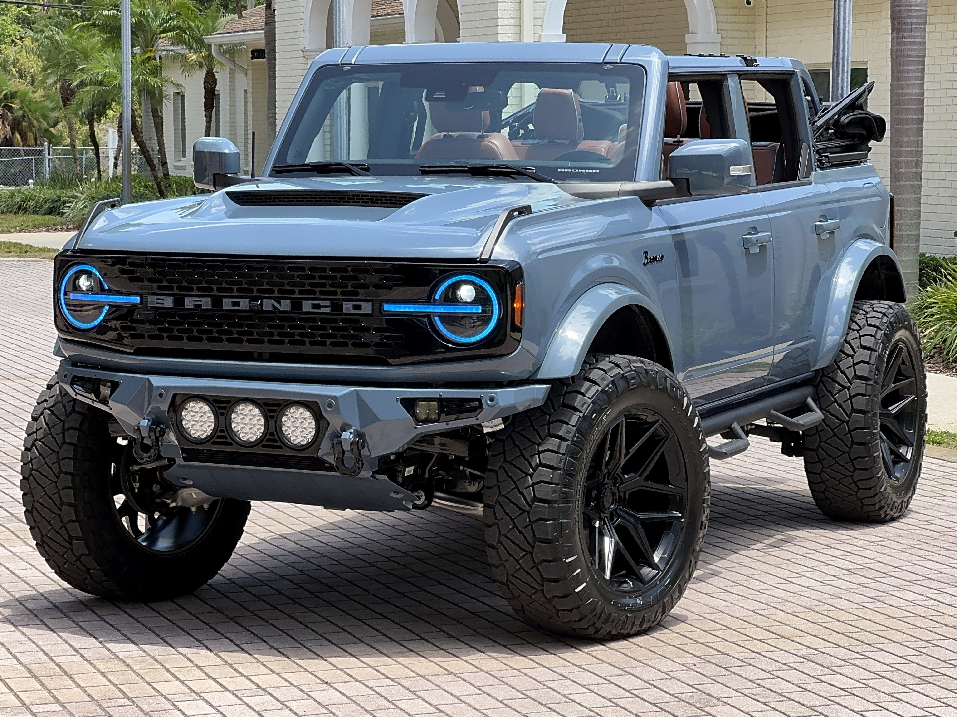 2025 Ford Bronco Outer Banks V6 Luxury Package Custom Lifted