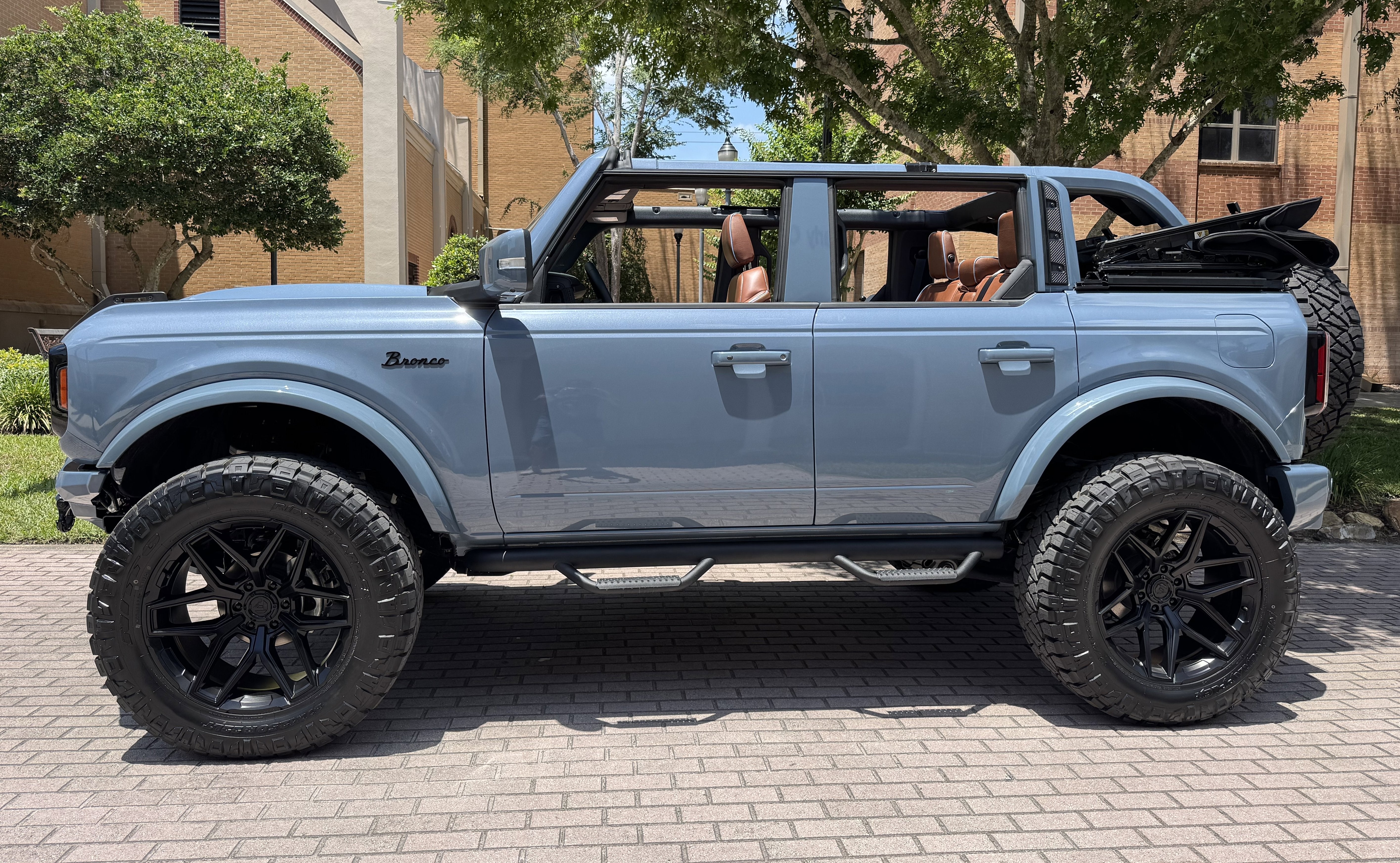2025 Ford Bronco Outer Banks V6 Luxury Package Custom Lifted